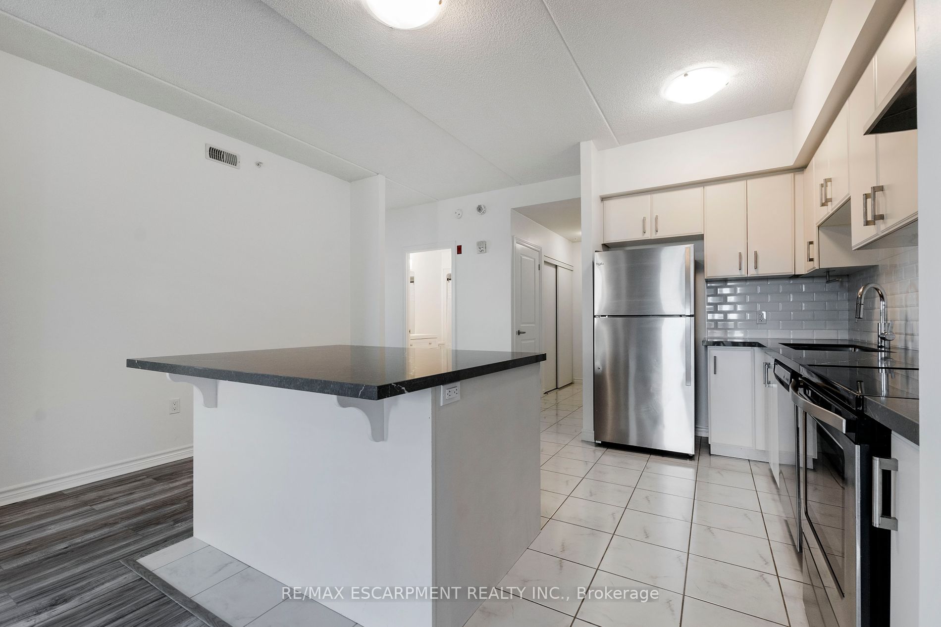 630 Sauve St 301 Property Photo 2