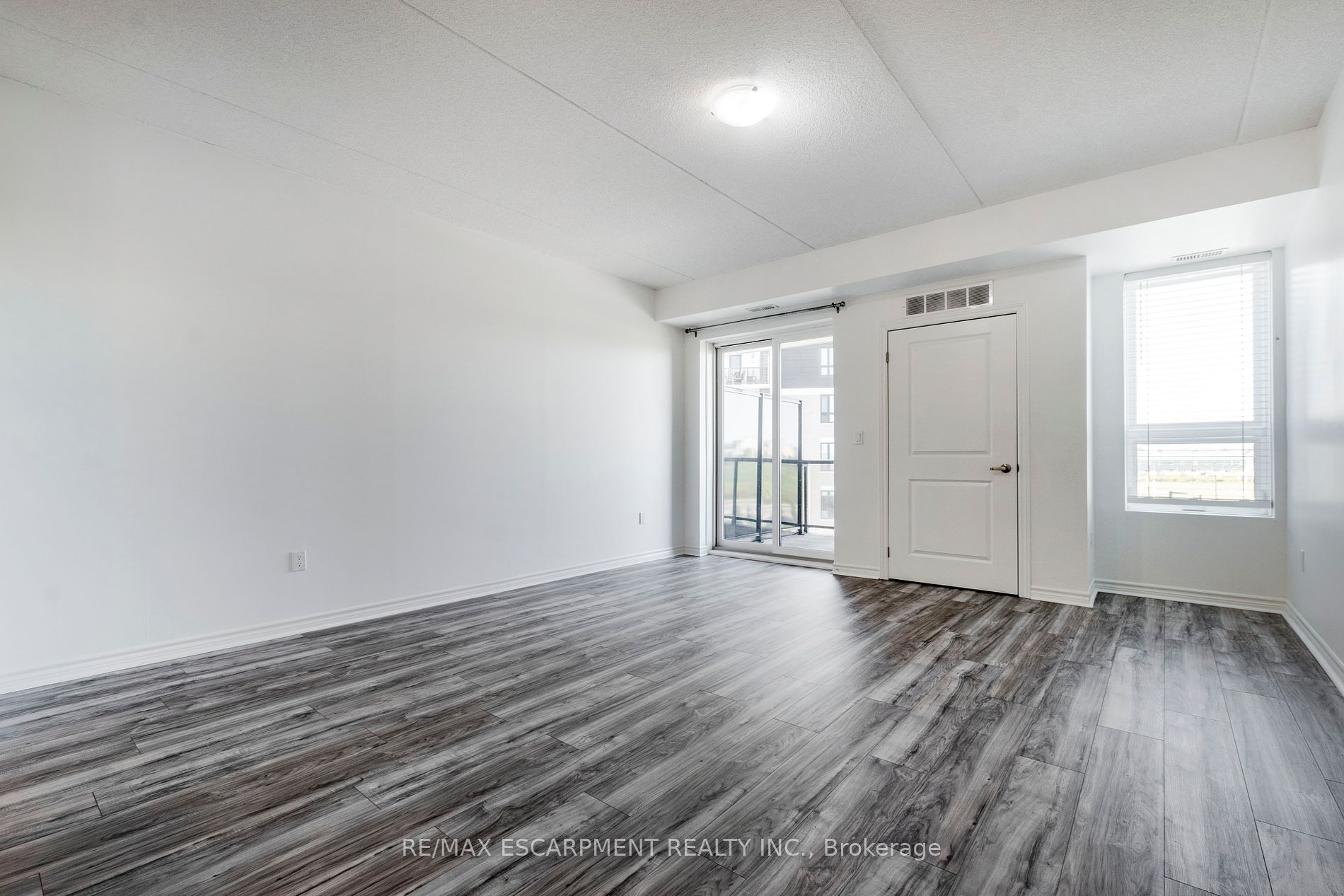 630 Sauve St 301 Property Photo 5