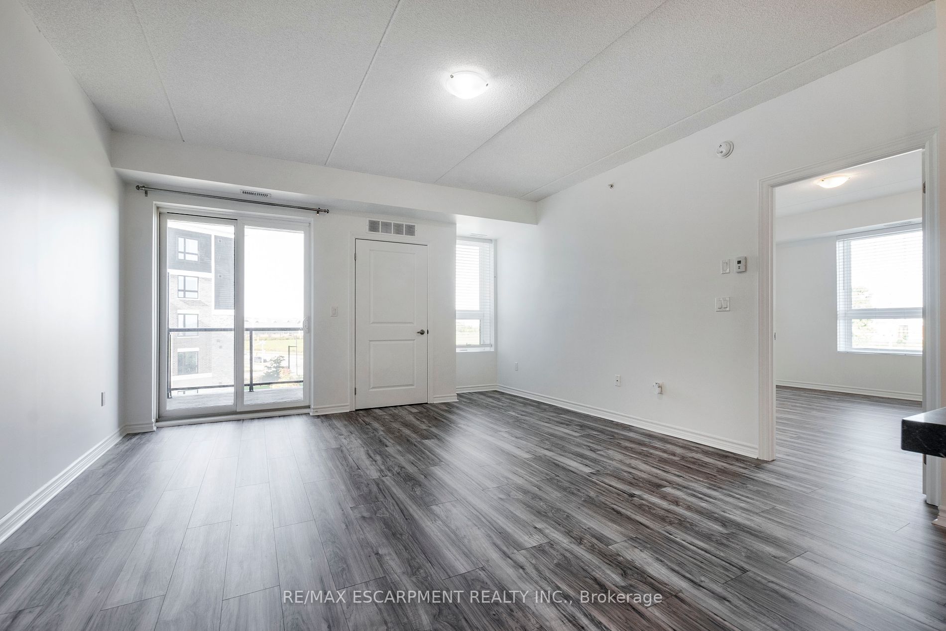 630 Sauve St 301 Property Photo 6