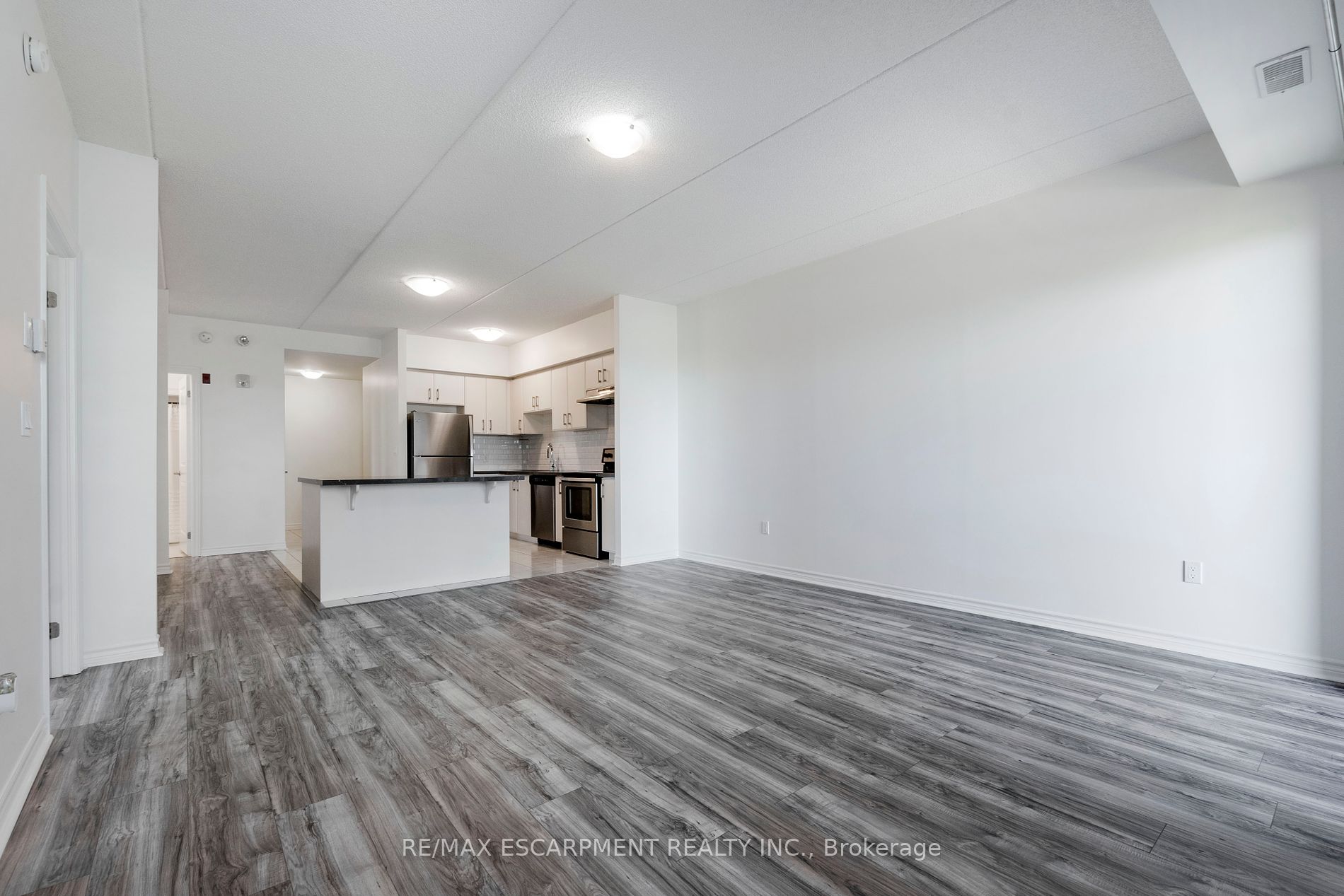 630 Sauve St 301 Property Photo 8