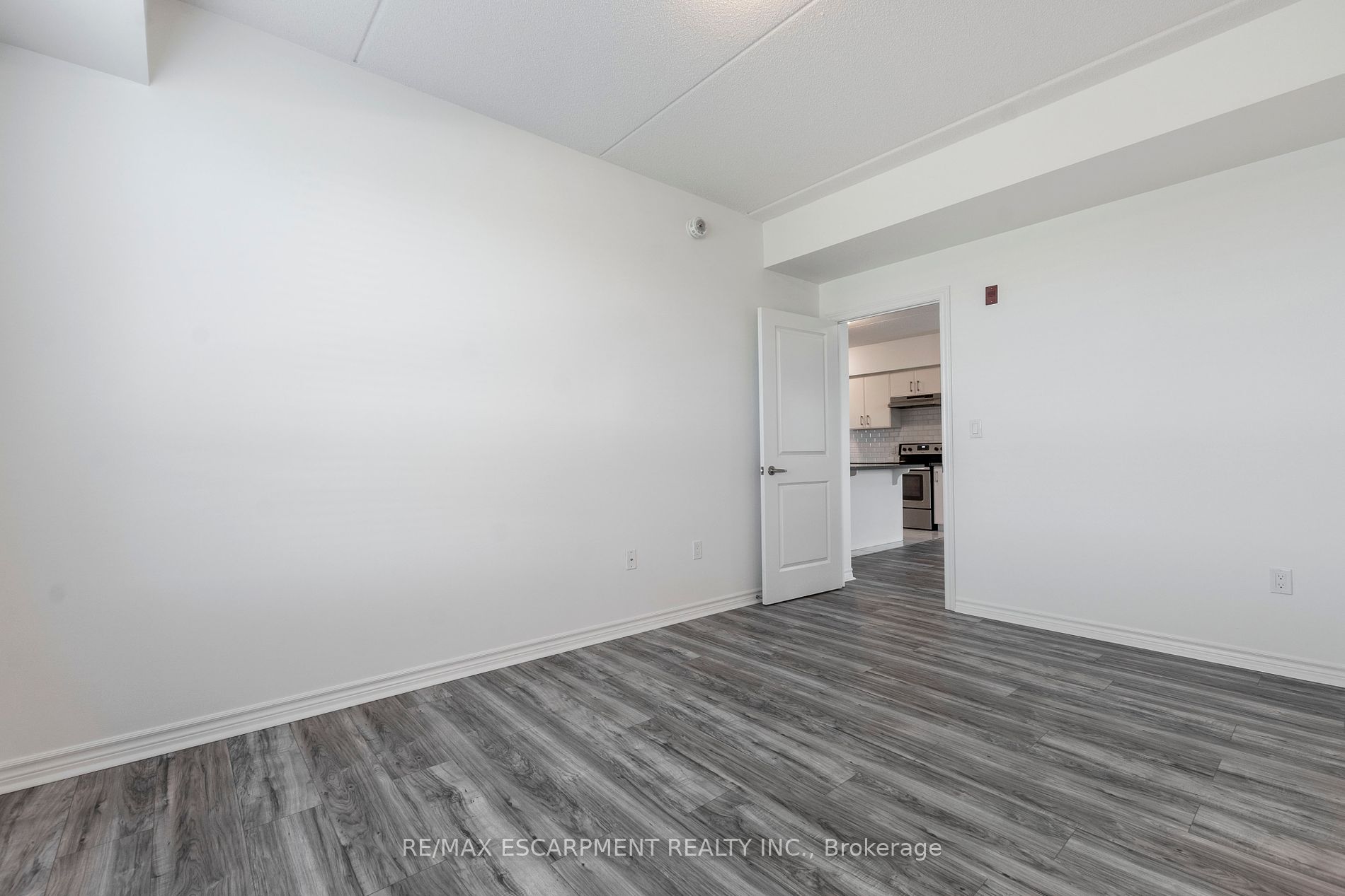 630 Sauve St 301 Property Photo 11