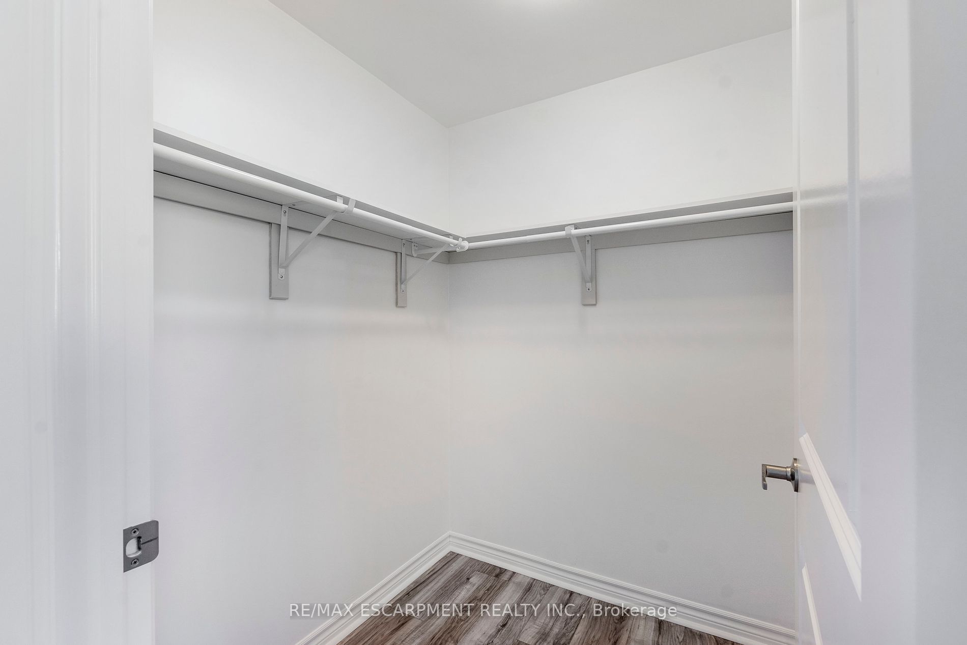 630 Sauve St 301 Property Photo 14