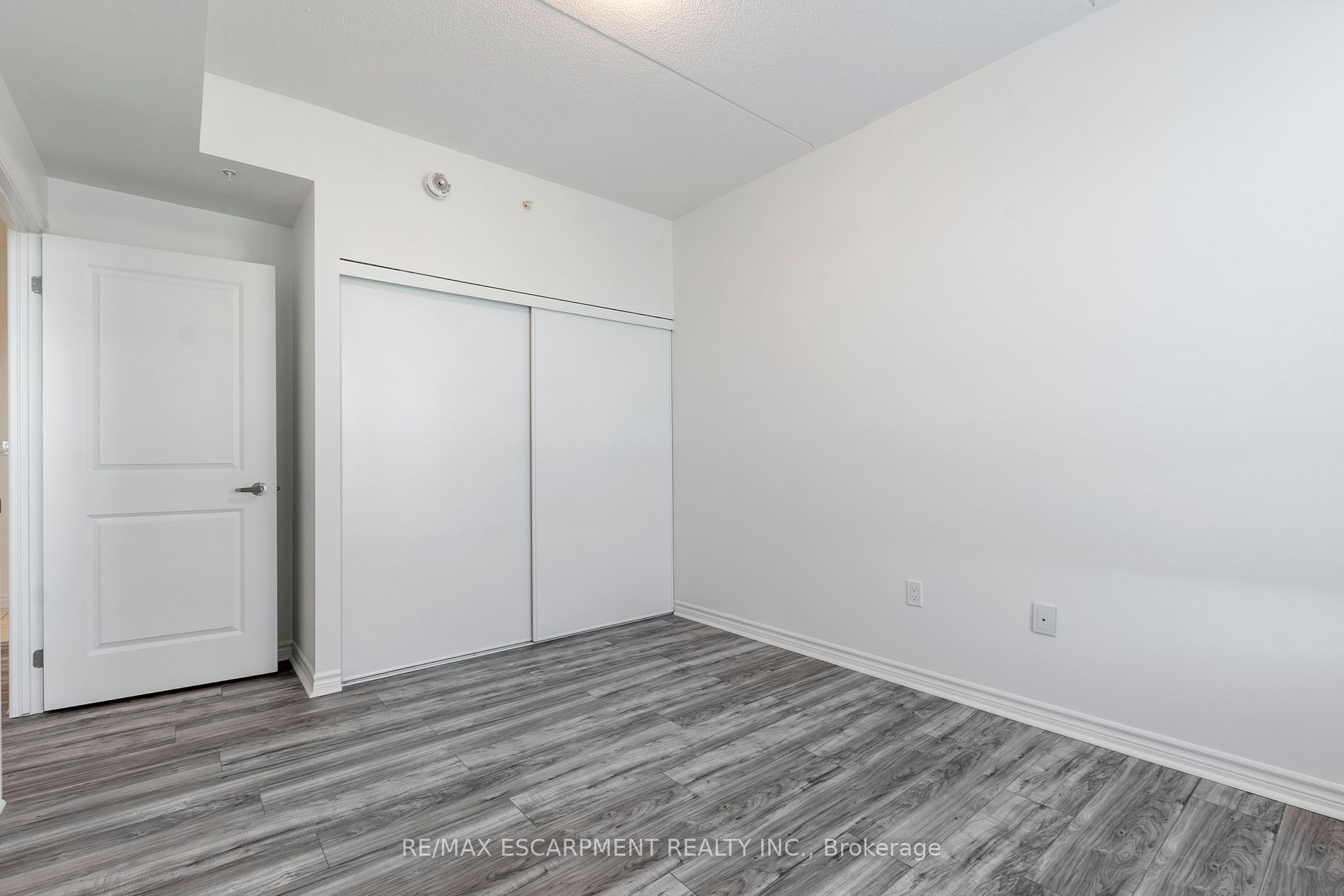 630 Sauve St 301 Property Photo 16