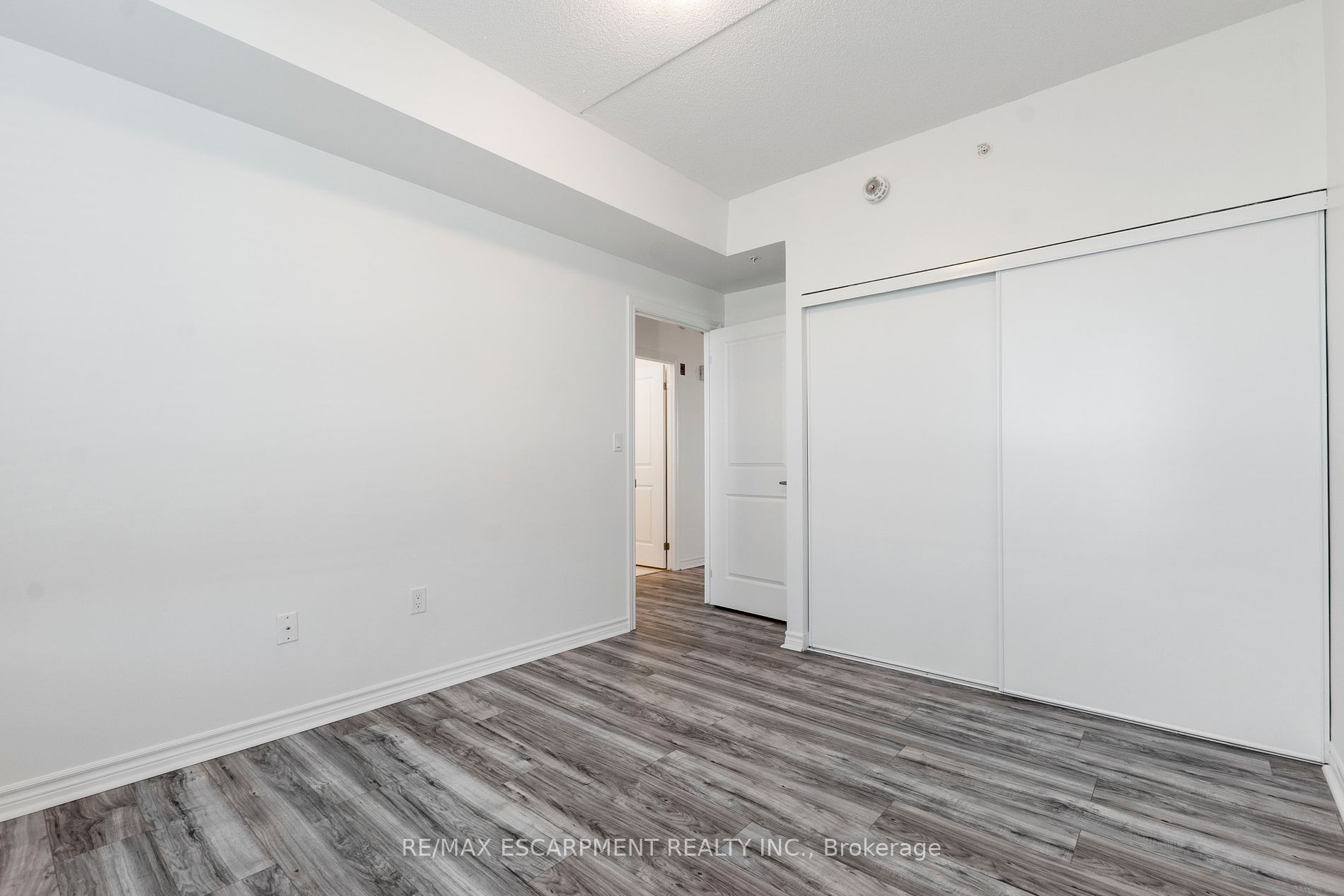 630 Sauve St 301 Property Photo 17