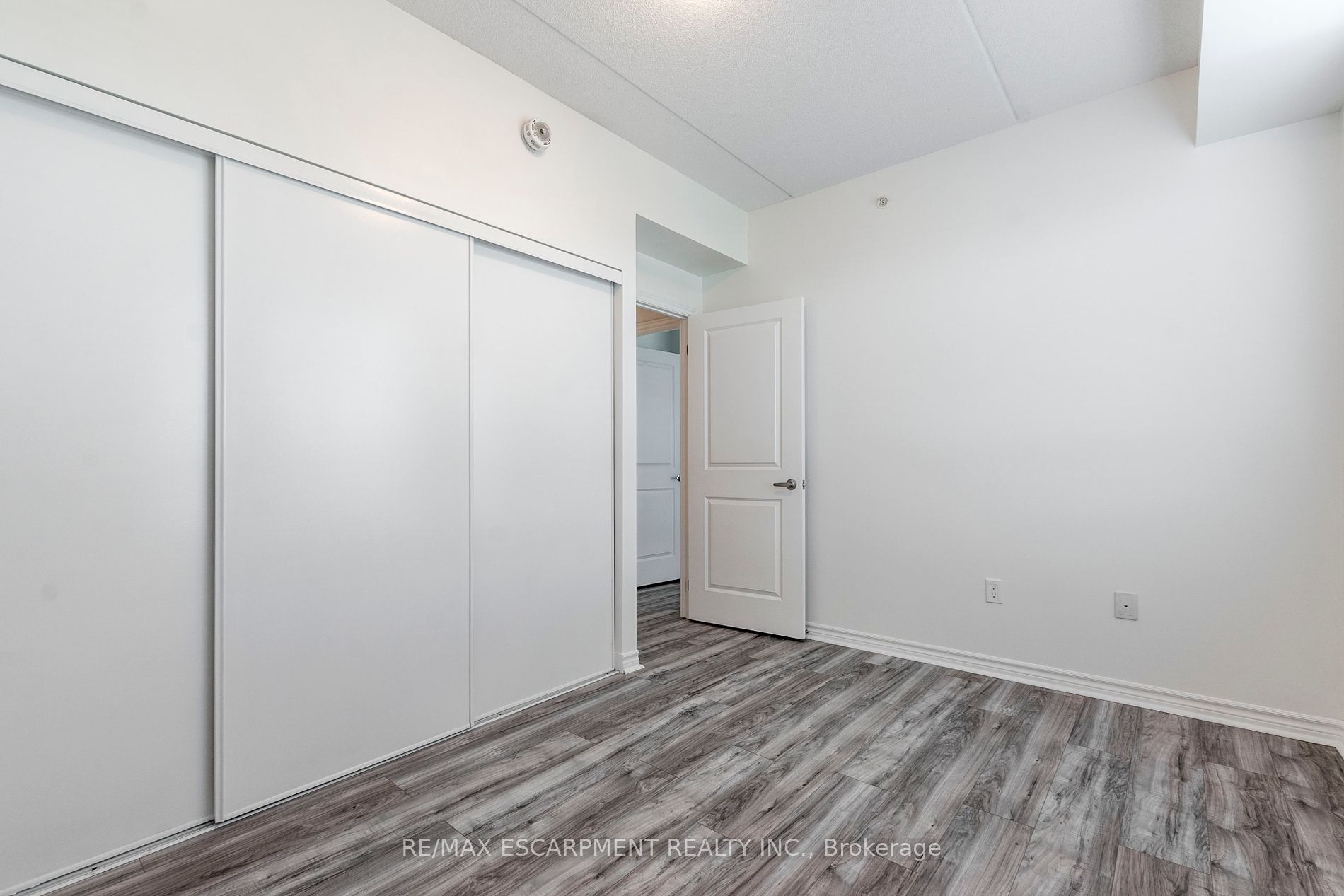 630 Sauve St 301 Property Photo 20