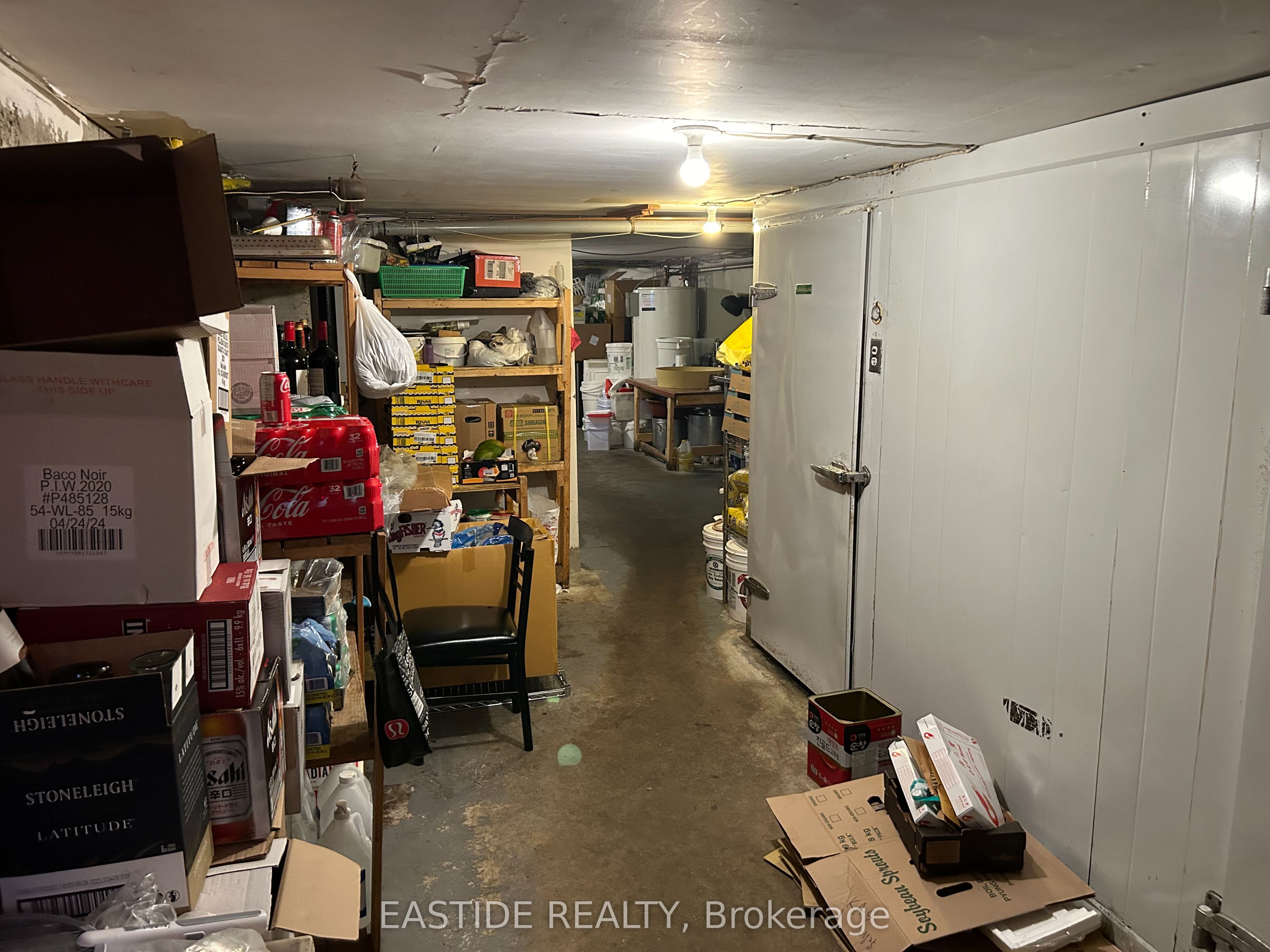 2384 Bloor Street Property Photo 6