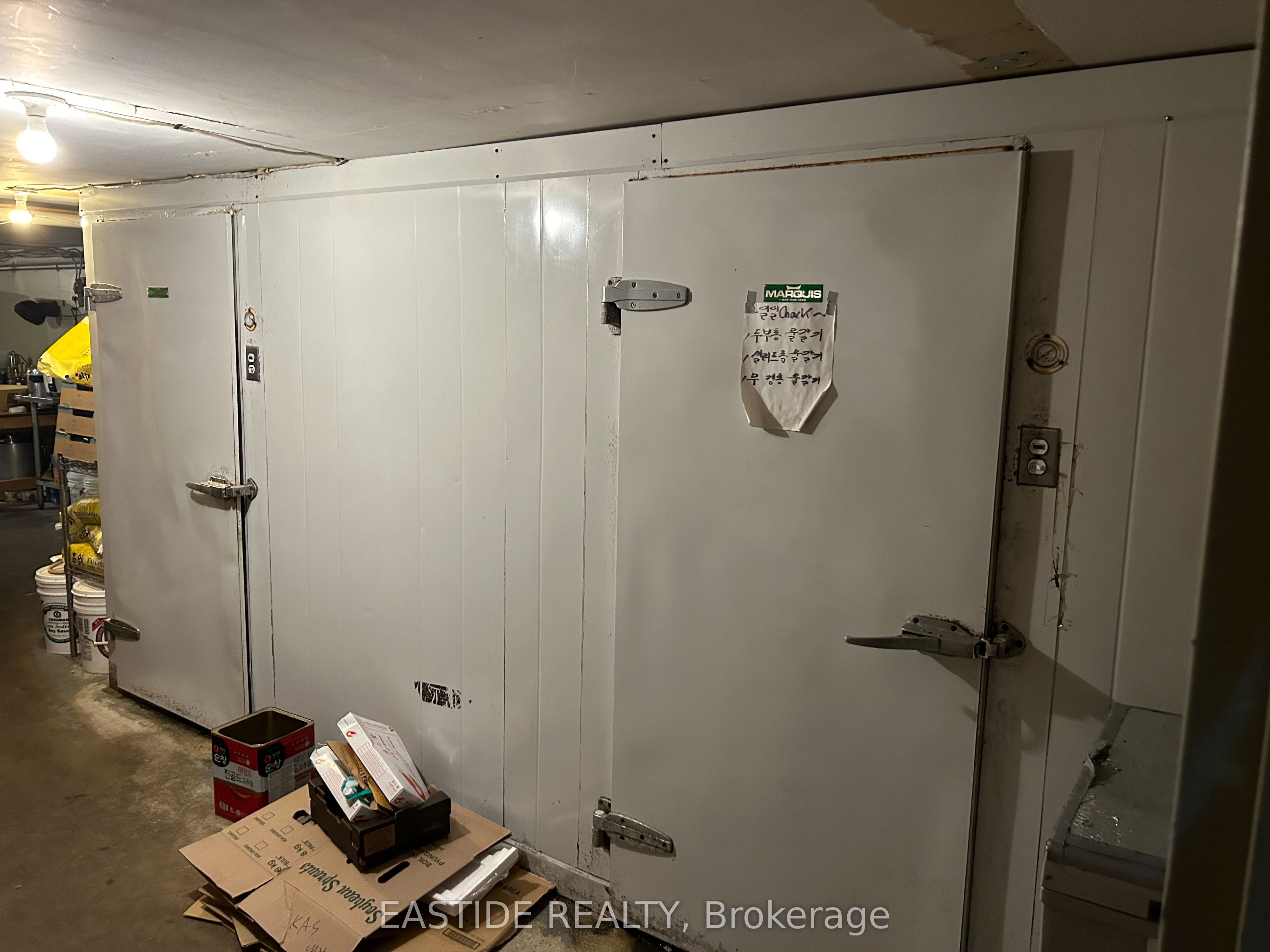 2384 Bloor Street Property Photo 7