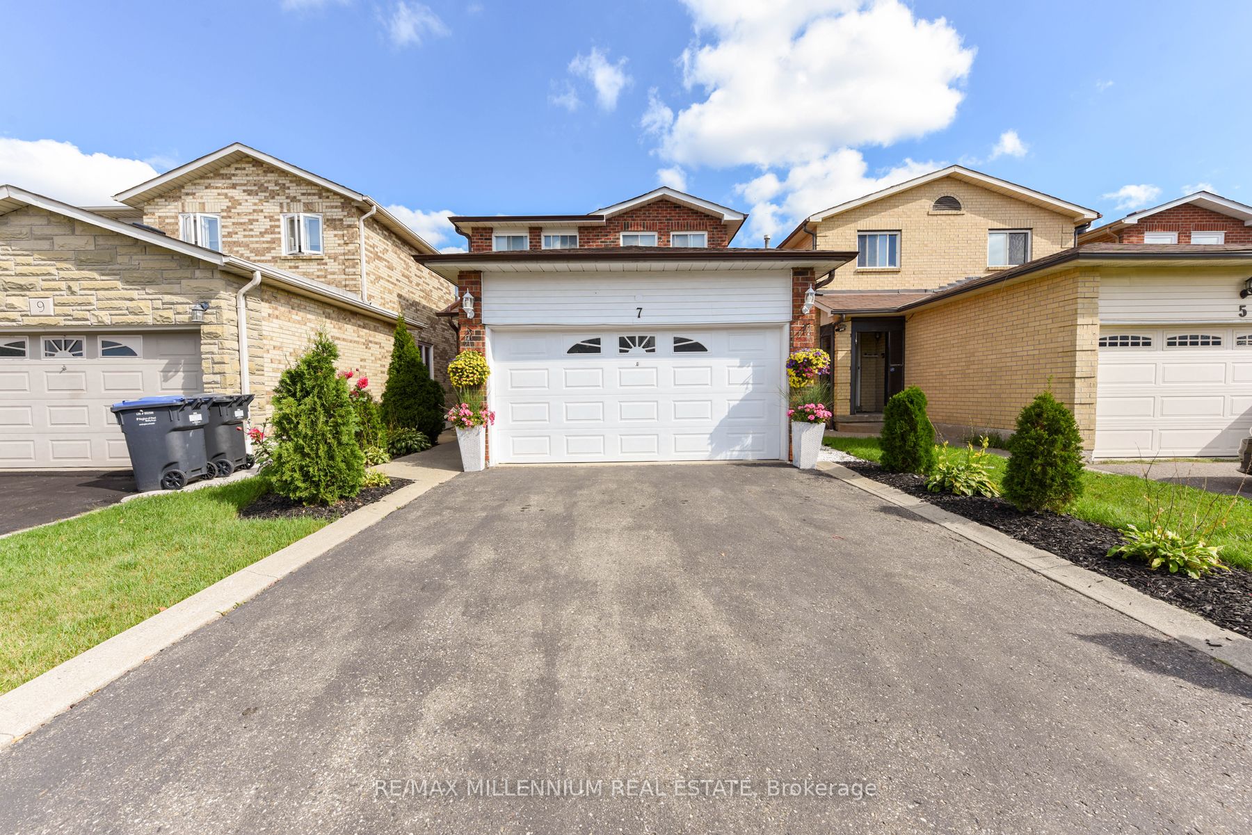 7 Muskoka St E Property Photo