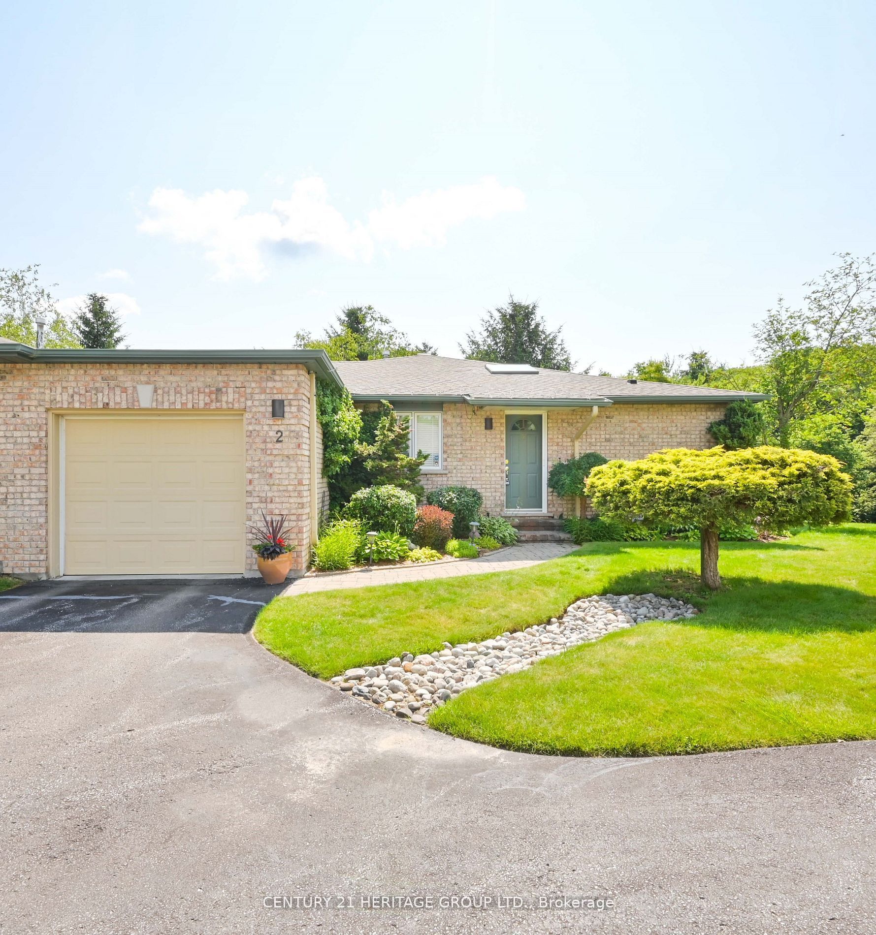 23 Reddington Dr 2 Property Photo
