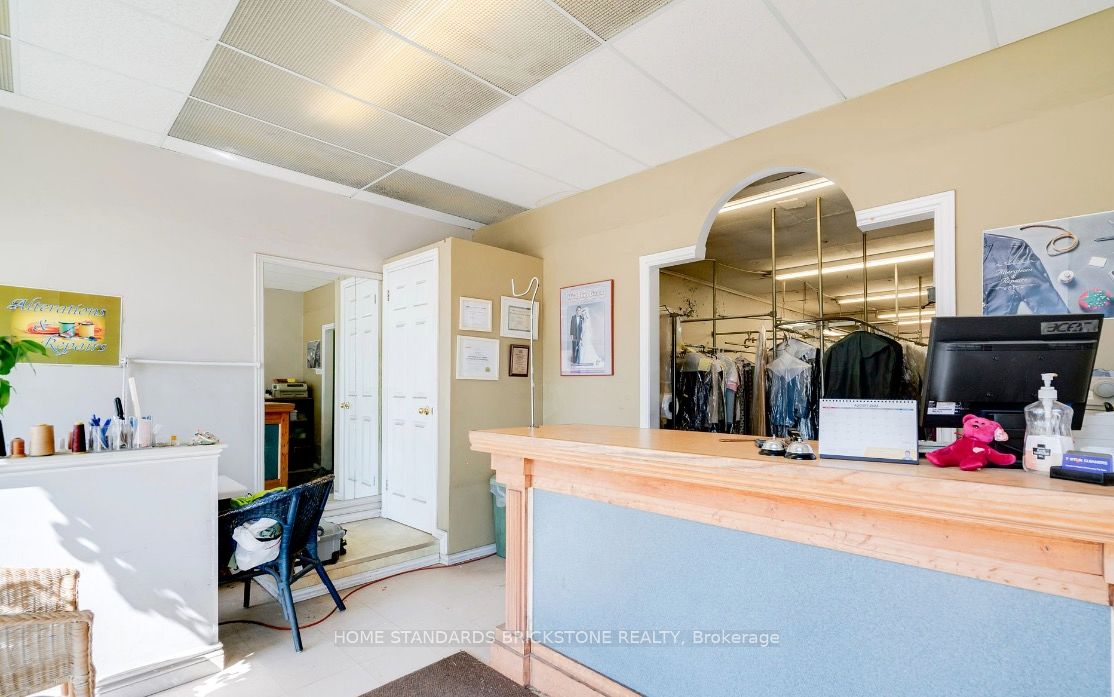 3834a Bloor Street Property Photo 2