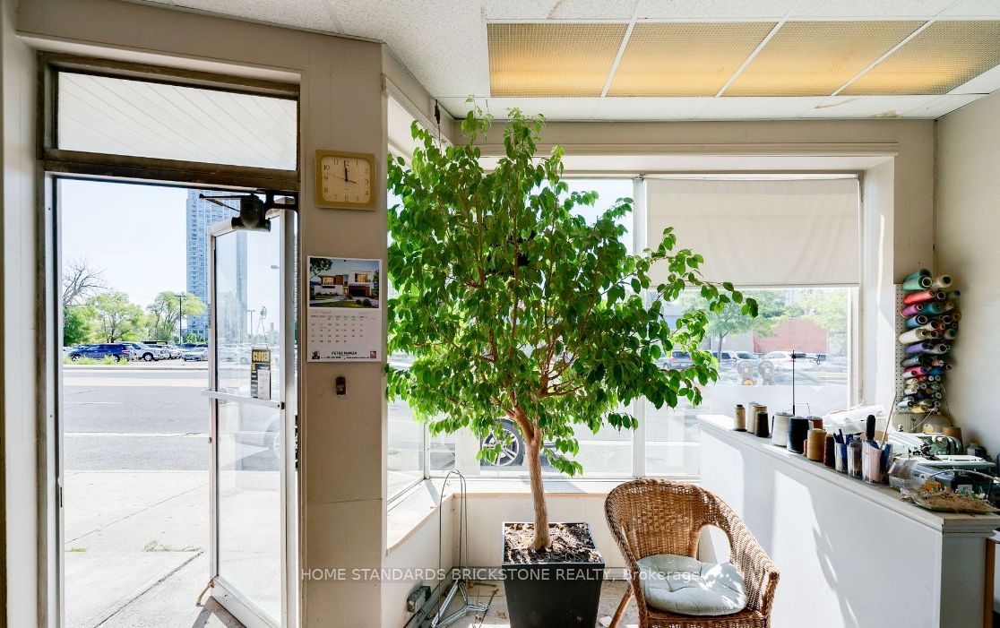 3834a Bloor Street Property Photo 3
