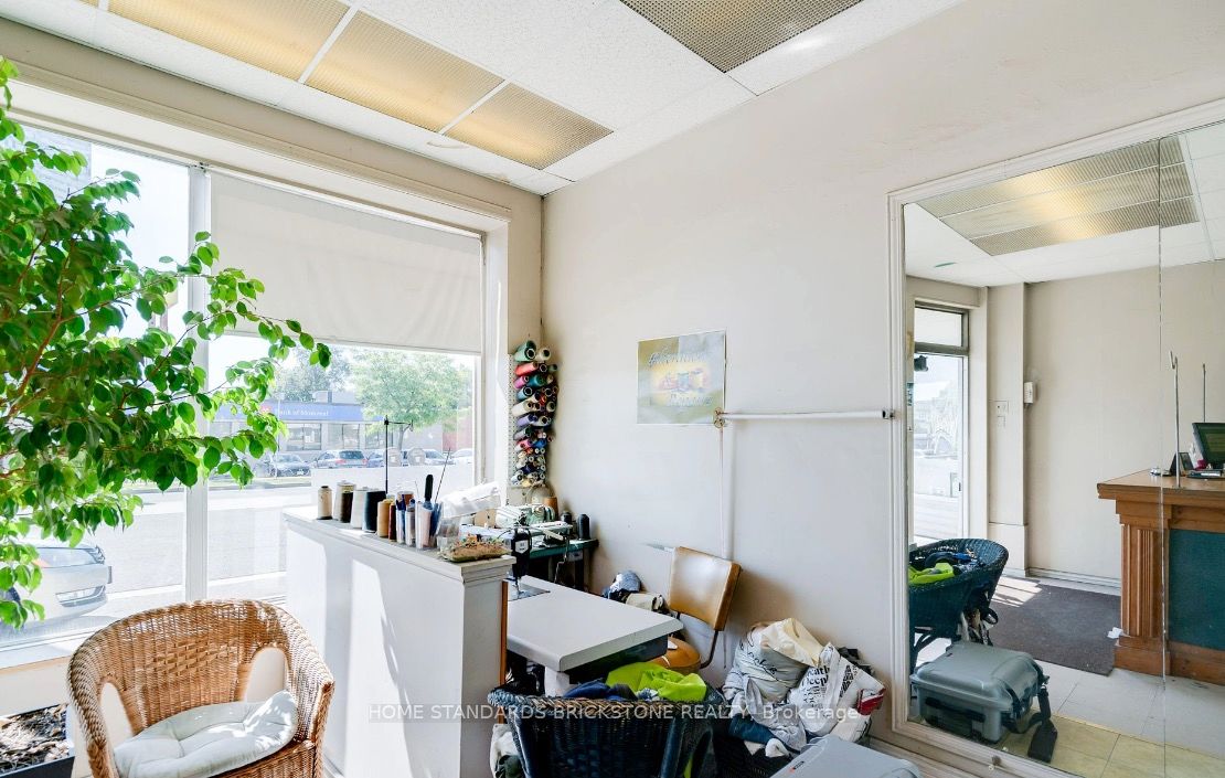 3834a Bloor Street Property Photo 4