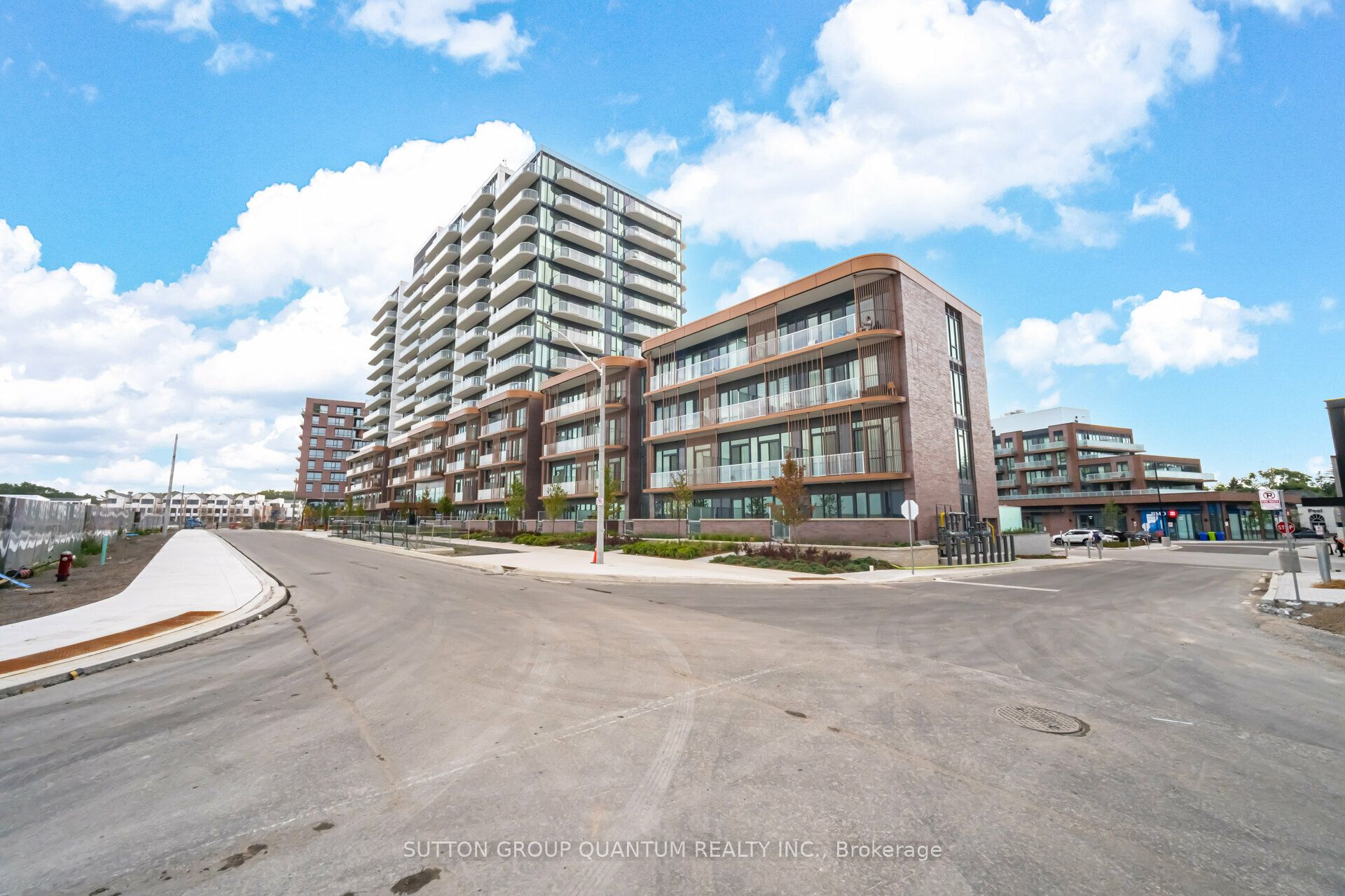 #1305 - 220 Missinnihe Way Property Photo 2