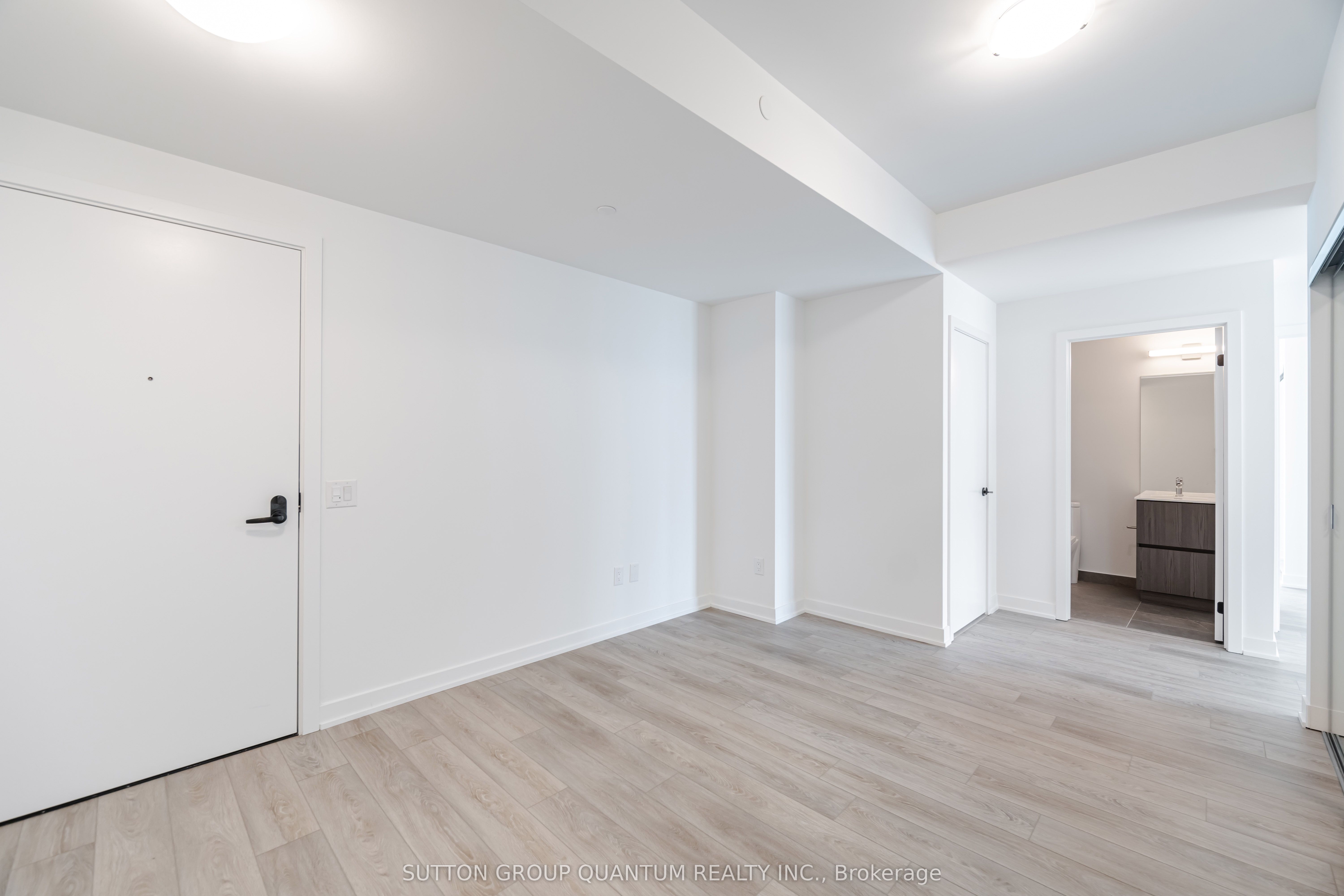 #1305 - 220 Missinnihe Way Property Photo 6