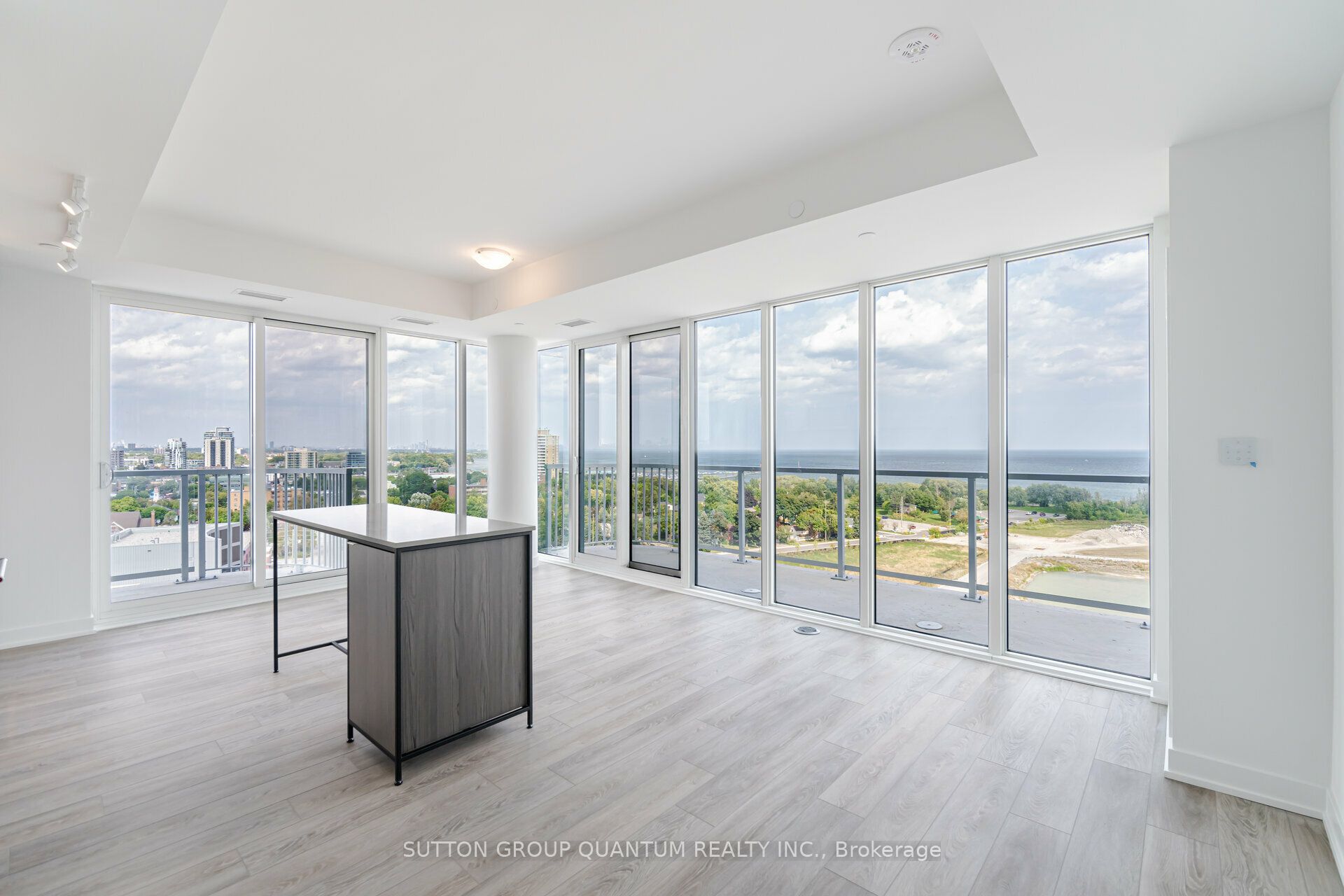 #1305 - 220 Missinnihe Way Property Photo 7