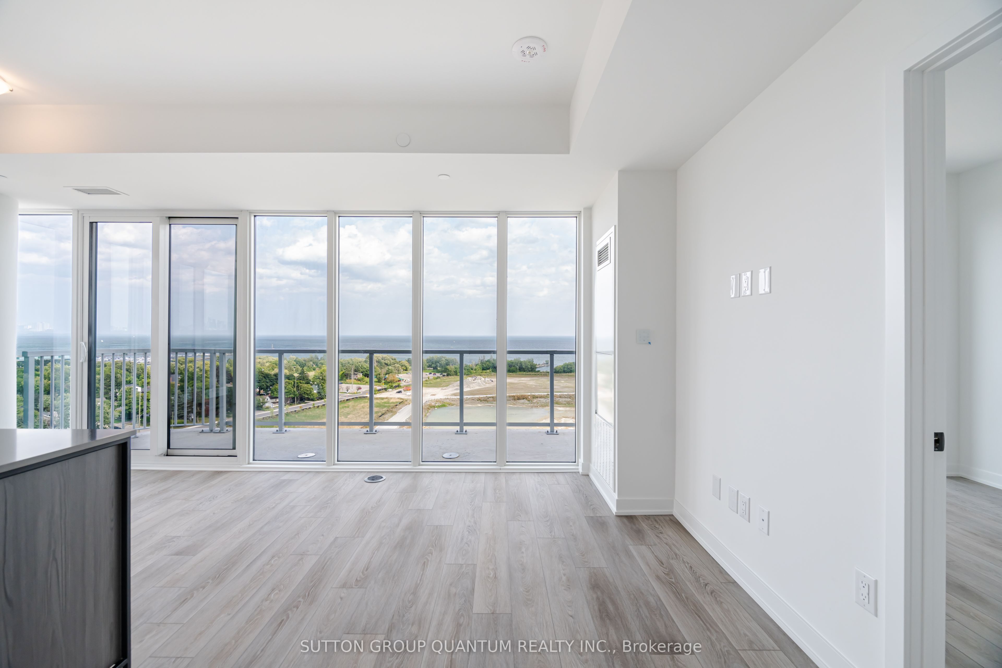 #1305 - 220 Missinnihe Way Property Photo 8
