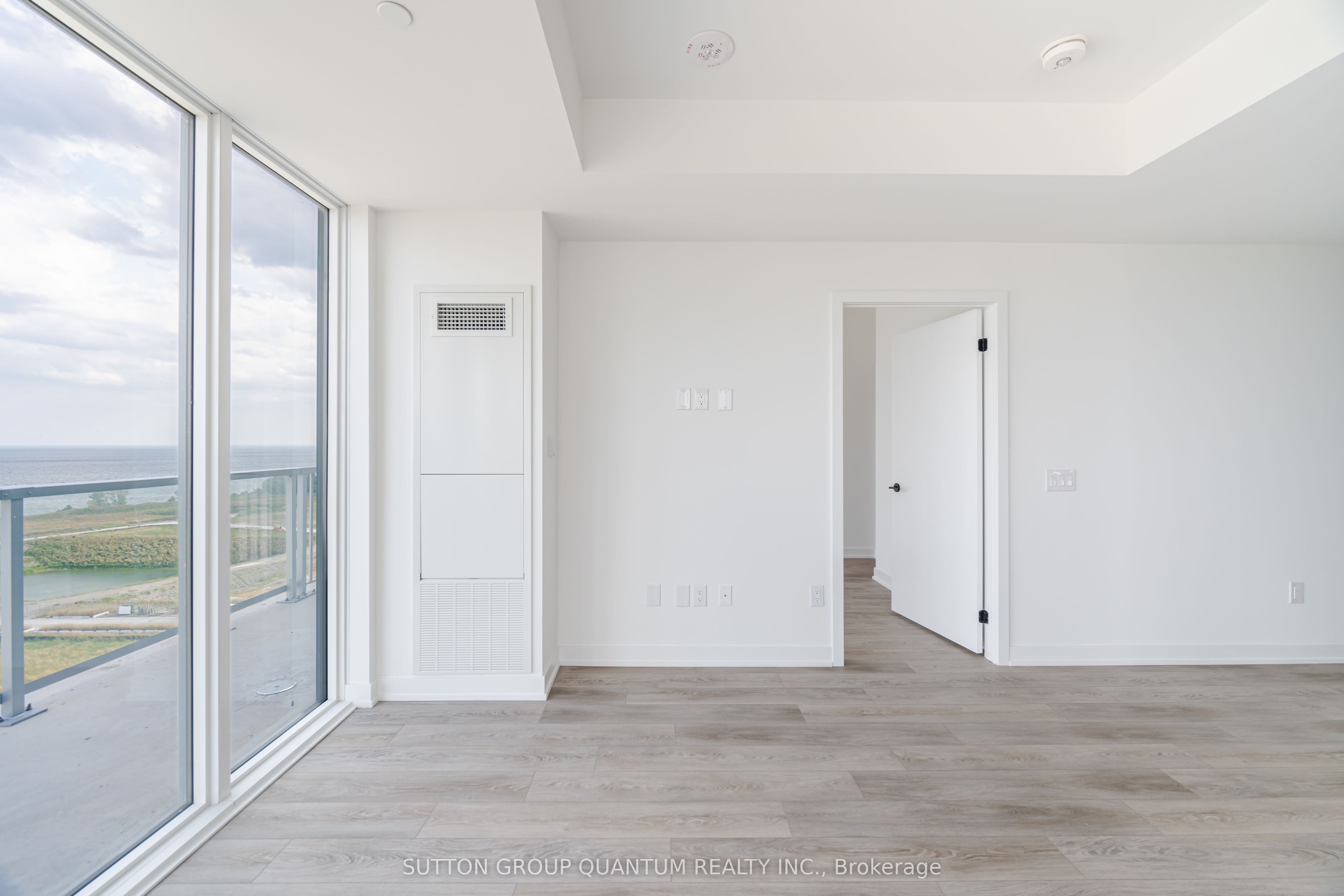 #1305 - 220 Missinnihe Way Property Photo 9