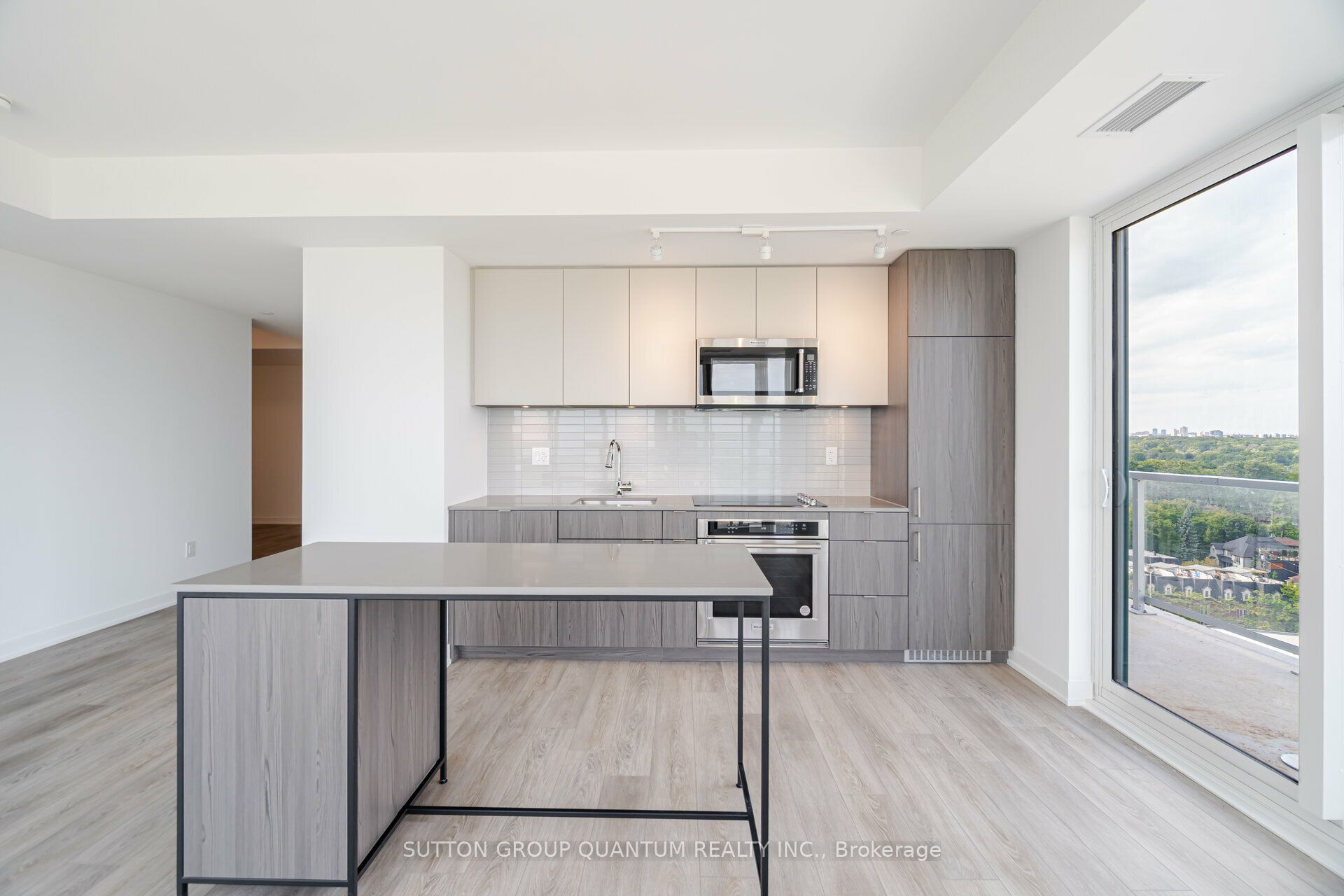 #1305 - 220 Missinnihe Way Property Photo 14