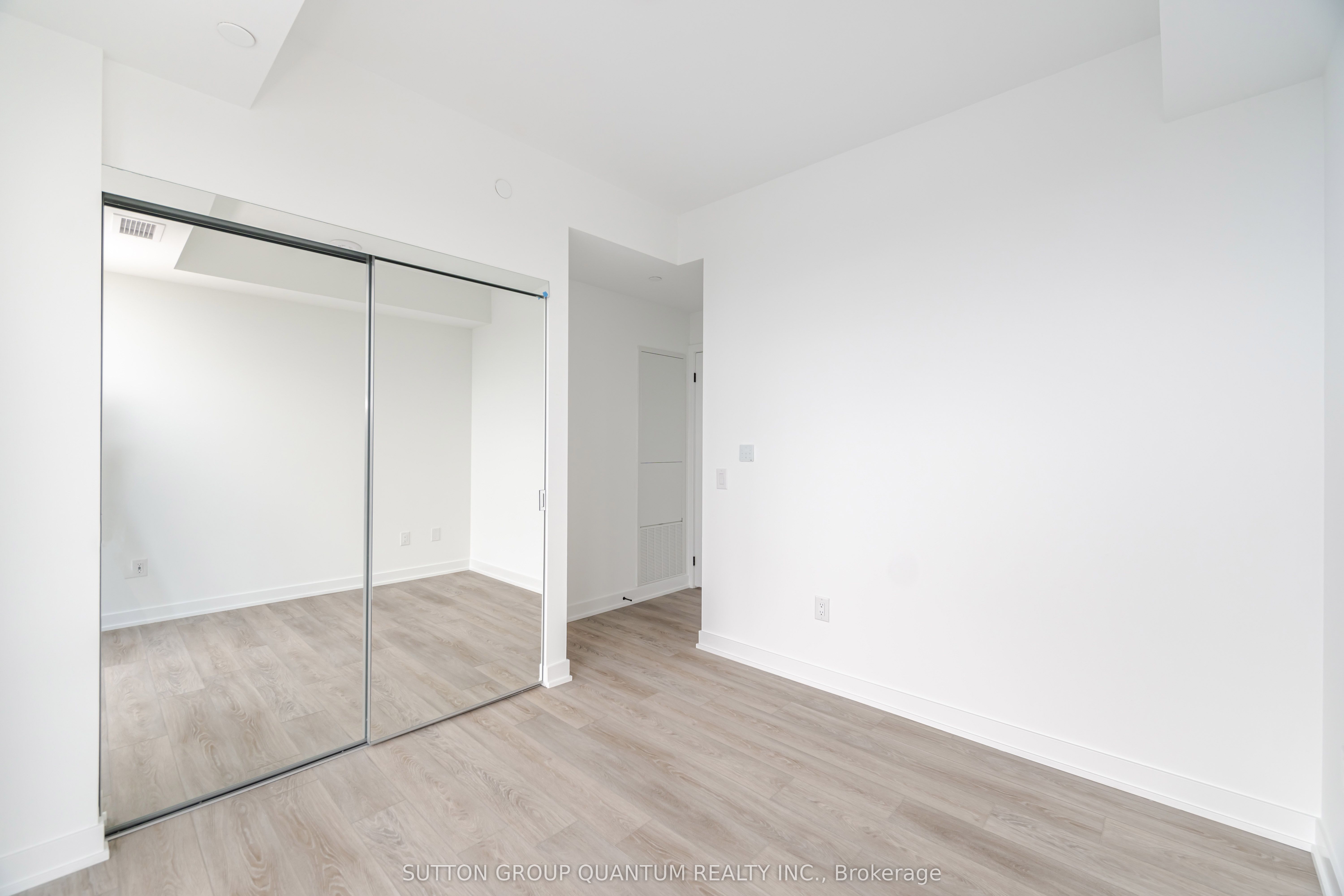 #1305 - 220 Missinnihe Way Property Photo 22