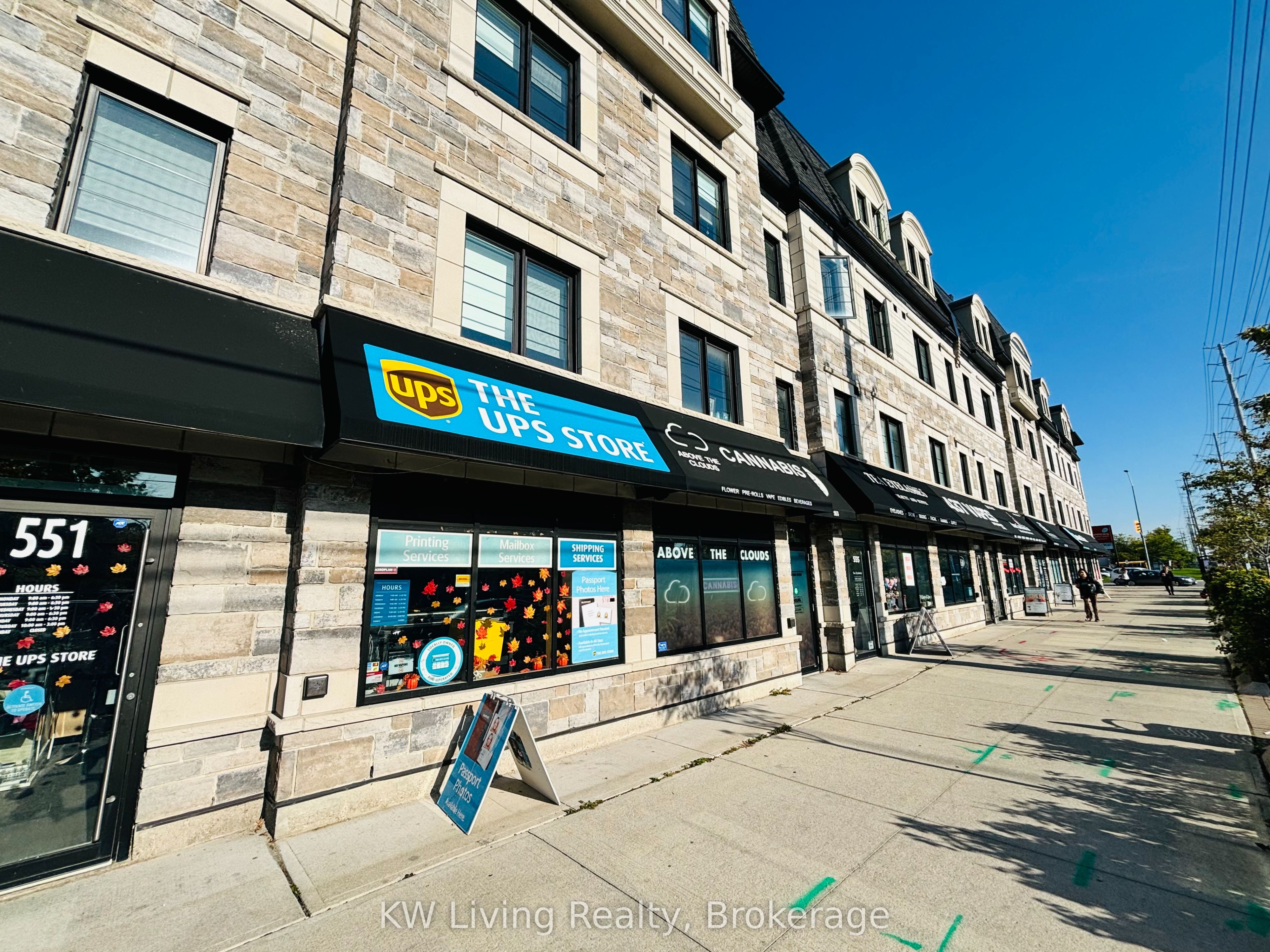555 Lake Shore Rd E Property Photo 2