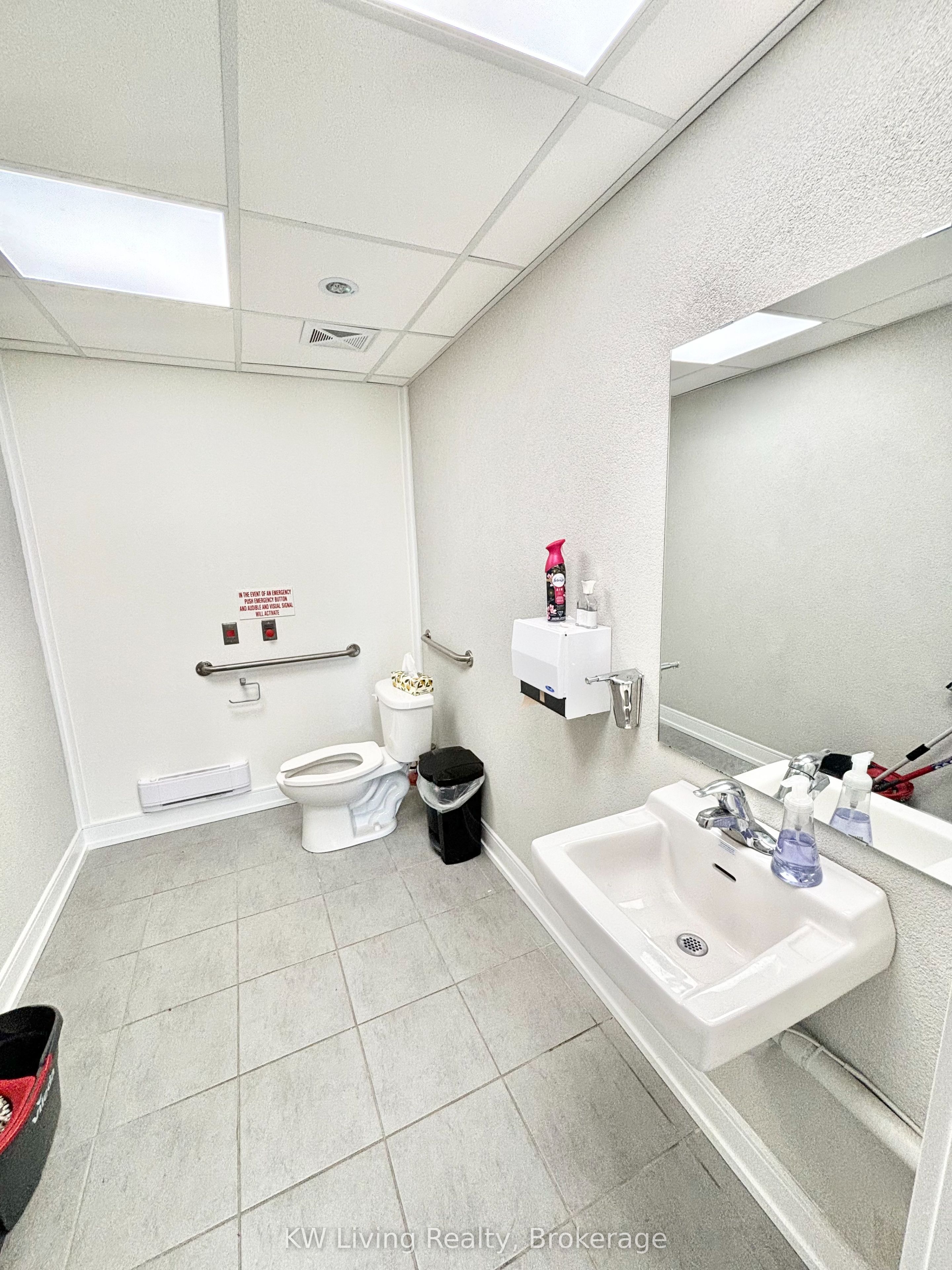 555 Lake Shore Rd E Property Photo 8