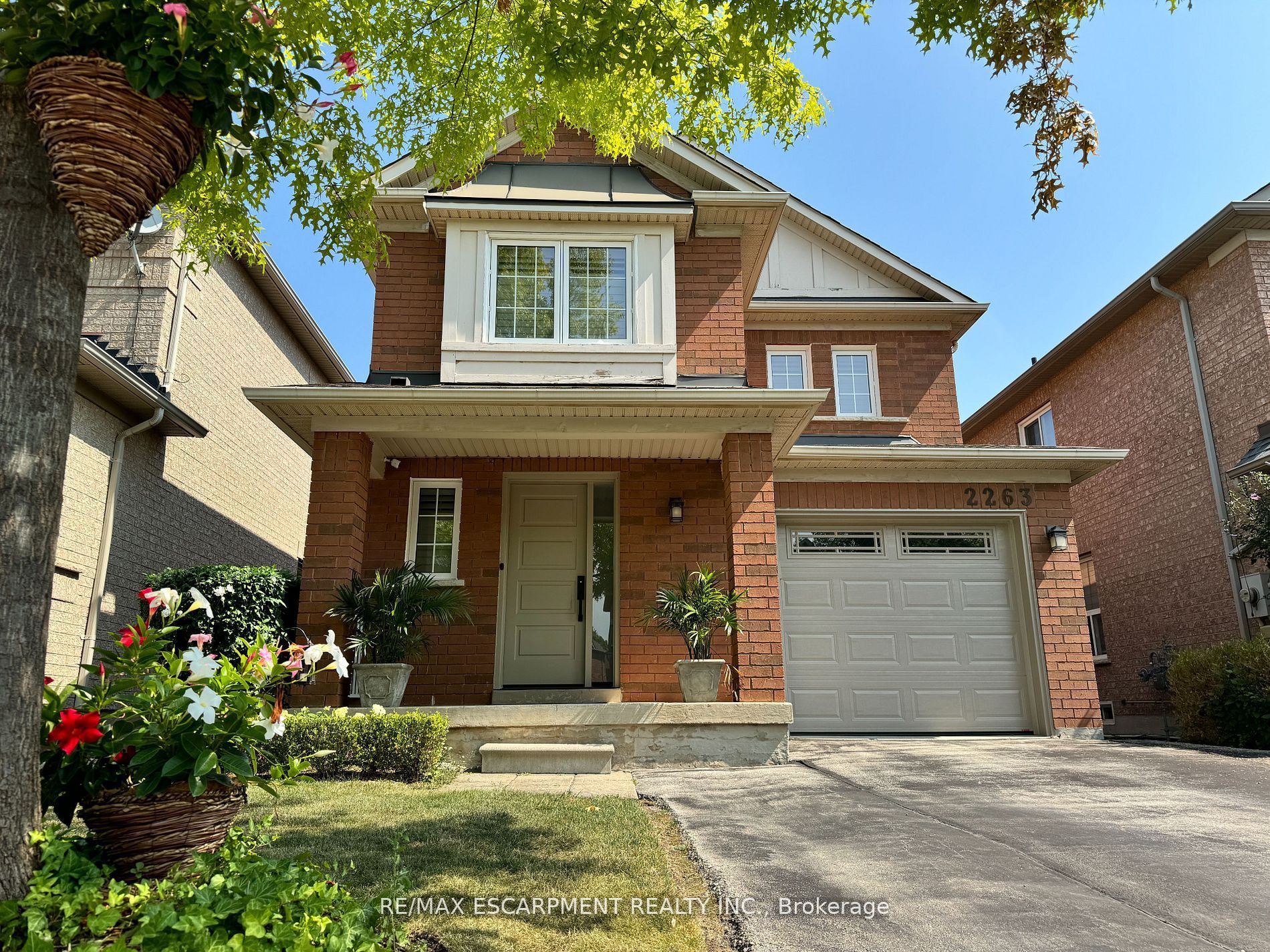 2263 Elmside Cres Property Photo