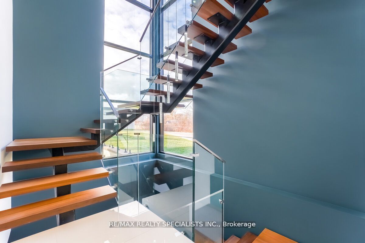 4490 Henderson Road Property Photo 15