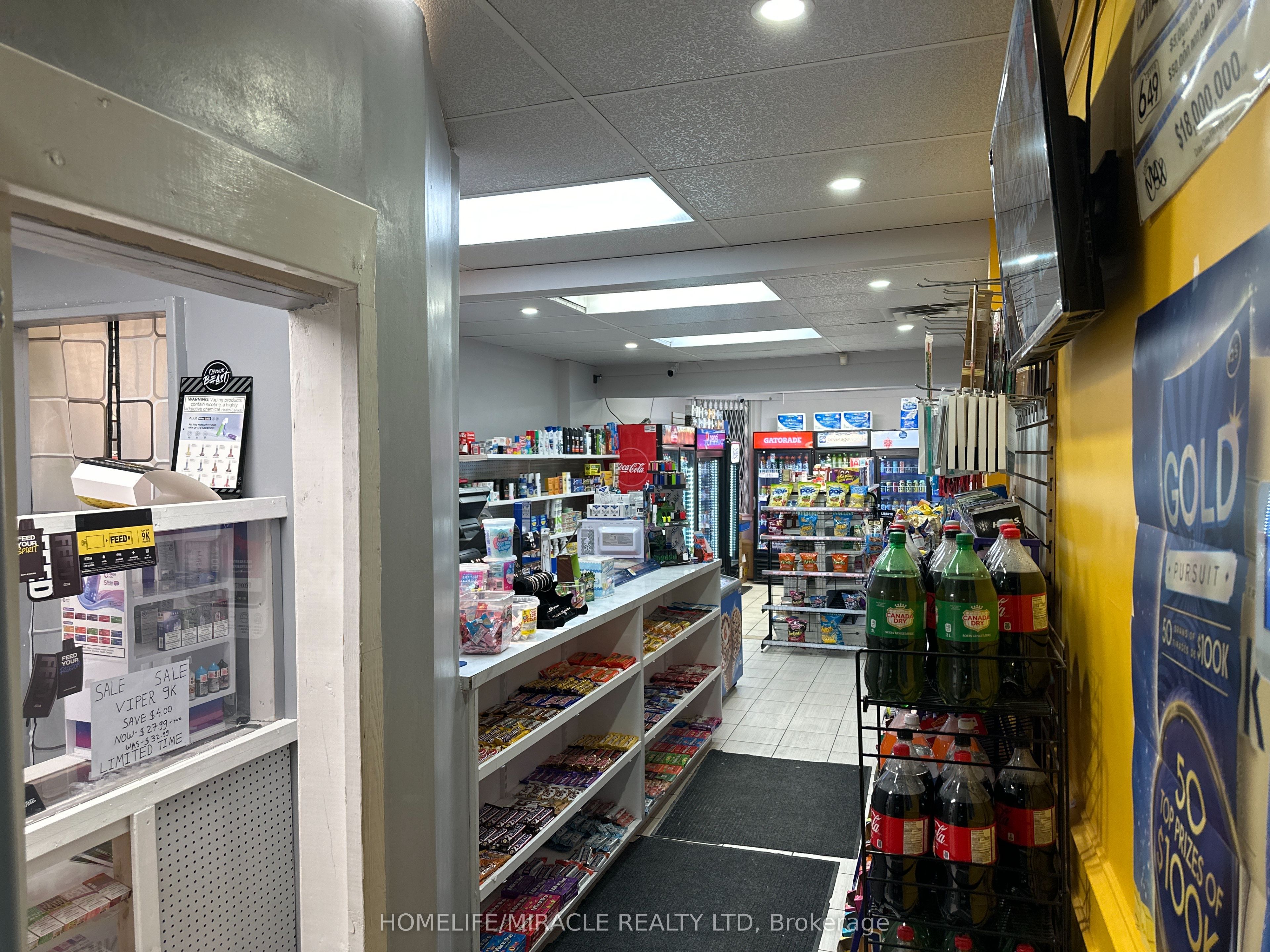 1613 Bloor Street Property Photo 2