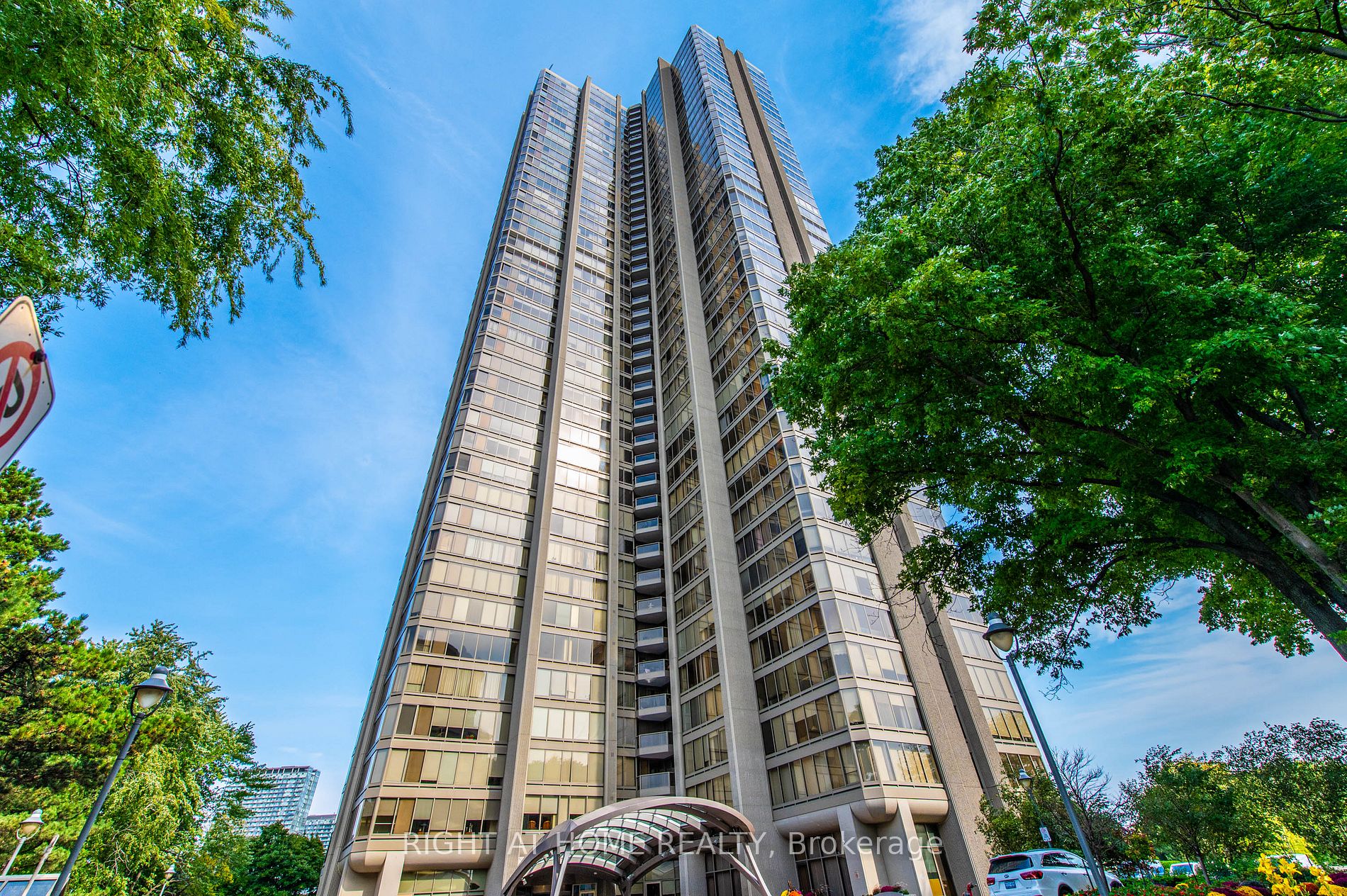 2045 Lake Shore Blvd W 7 Property Photo 1