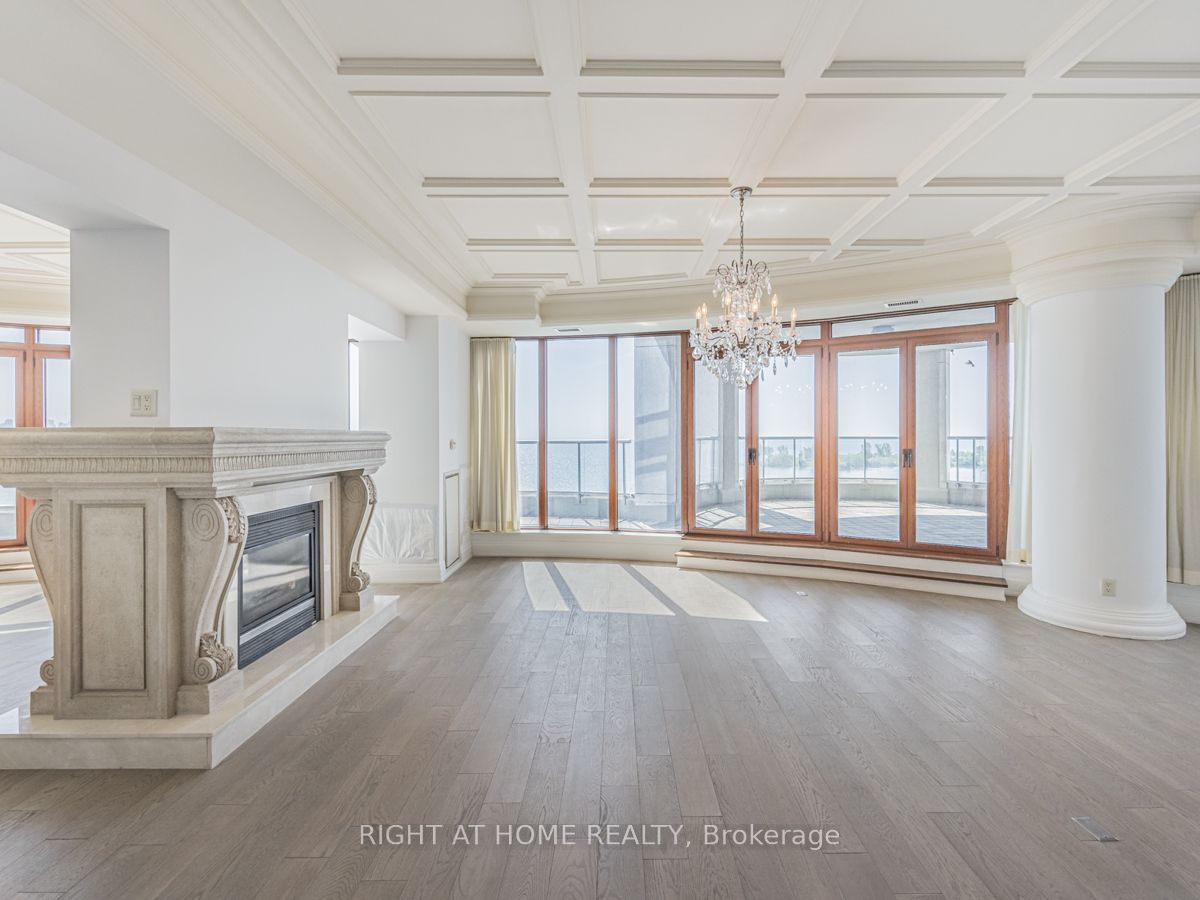 #lph19 - 2095 Lake Shore Boulevard Property Photo 8