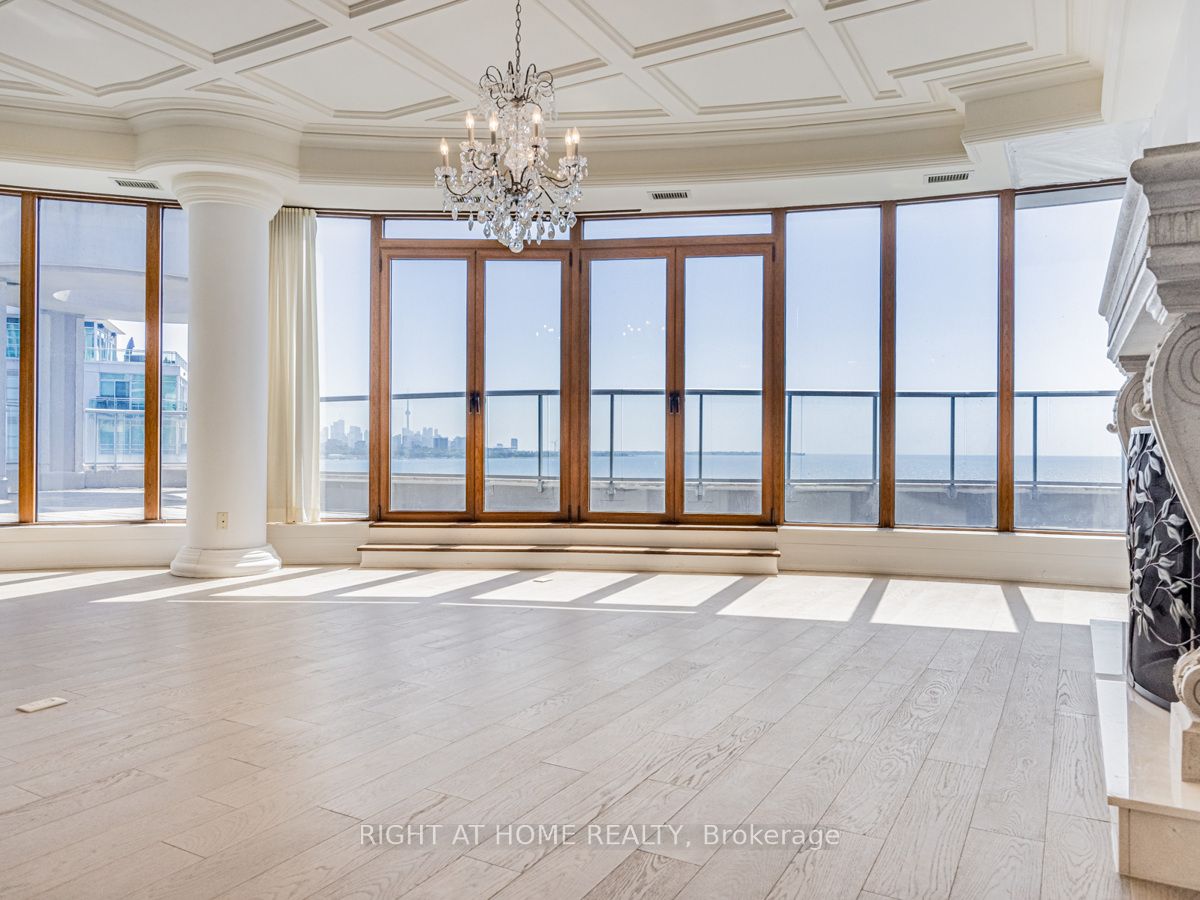 #lph19 - 2095 Lake Shore Boulevard Property Photo 11