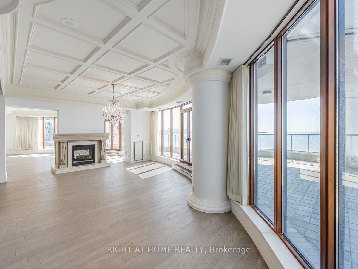 #lph19 - 2095 Lake Shore Boulevard Property Photo 12