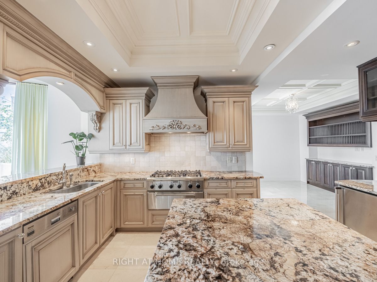 #lph19 - 2095 Lake Shore Boulevard Property Photo 14