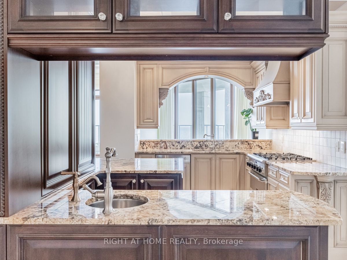 #lph19 - 2095 Lake Shore Boulevard Property Photo 16