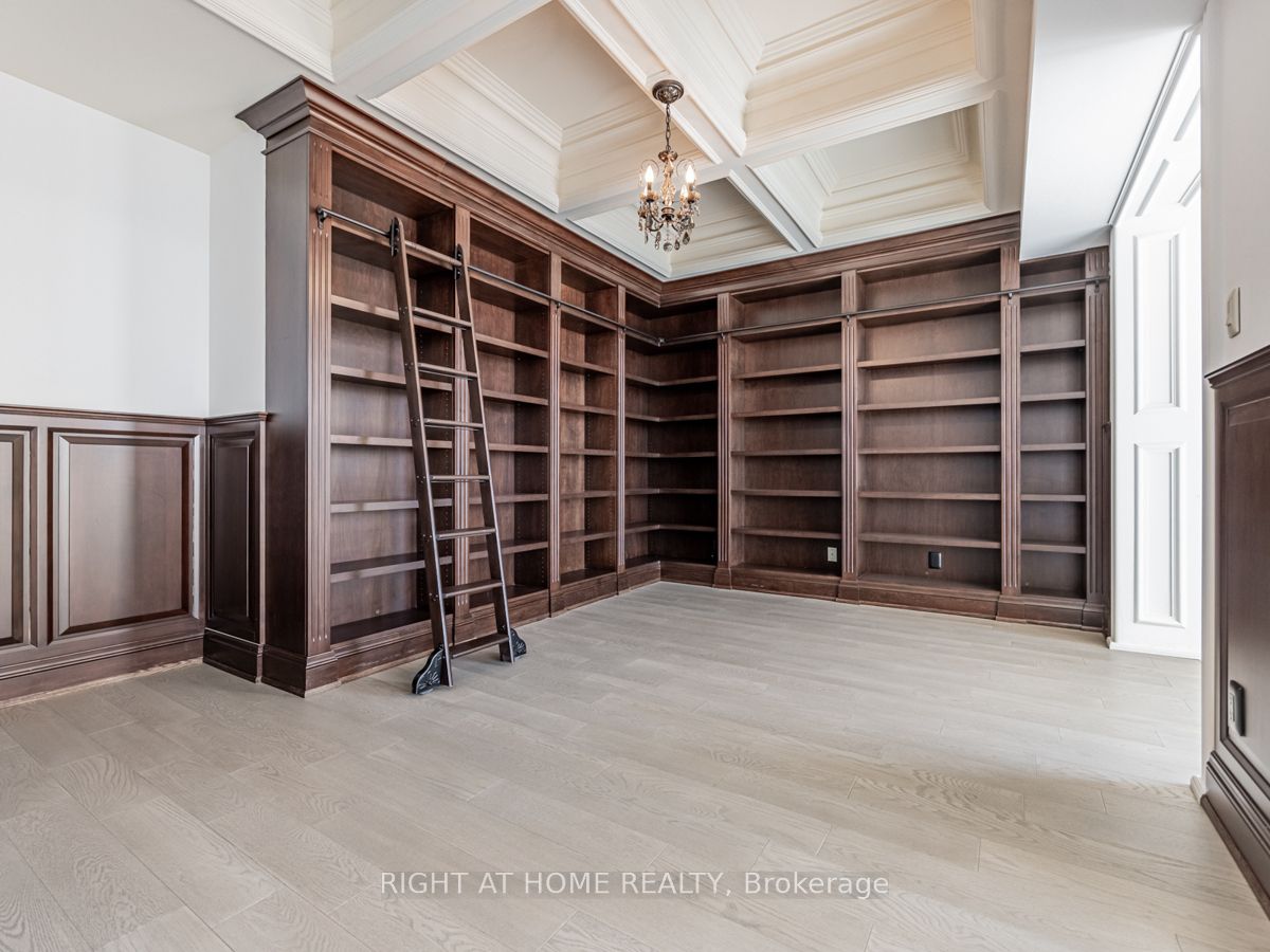 #lph19 - 2095 Lake Shore Boulevard Property Photo 17