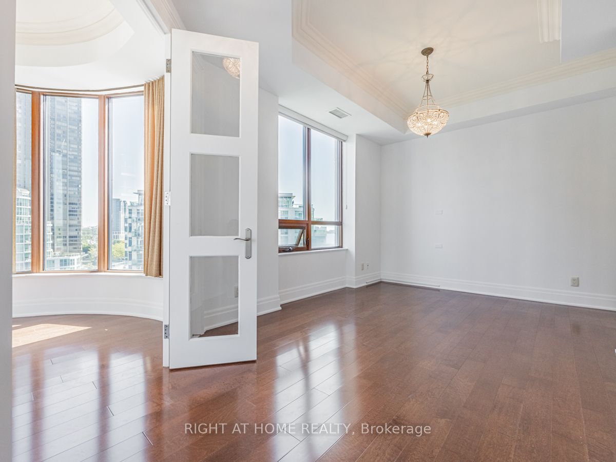 #lph19 - 2095 Lake Shore Boulevard Property Photo 21