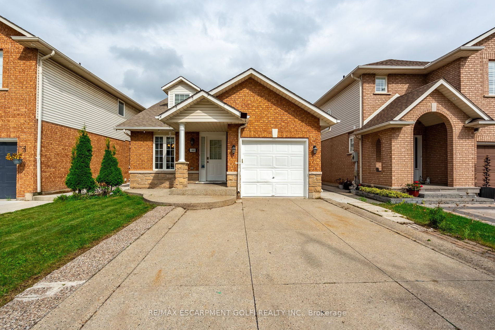 1307 Blanshard Dr Property Photo