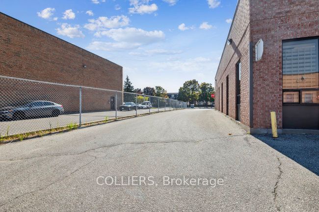 #16-18 - 1 Whitehorse Road Property Photo 11