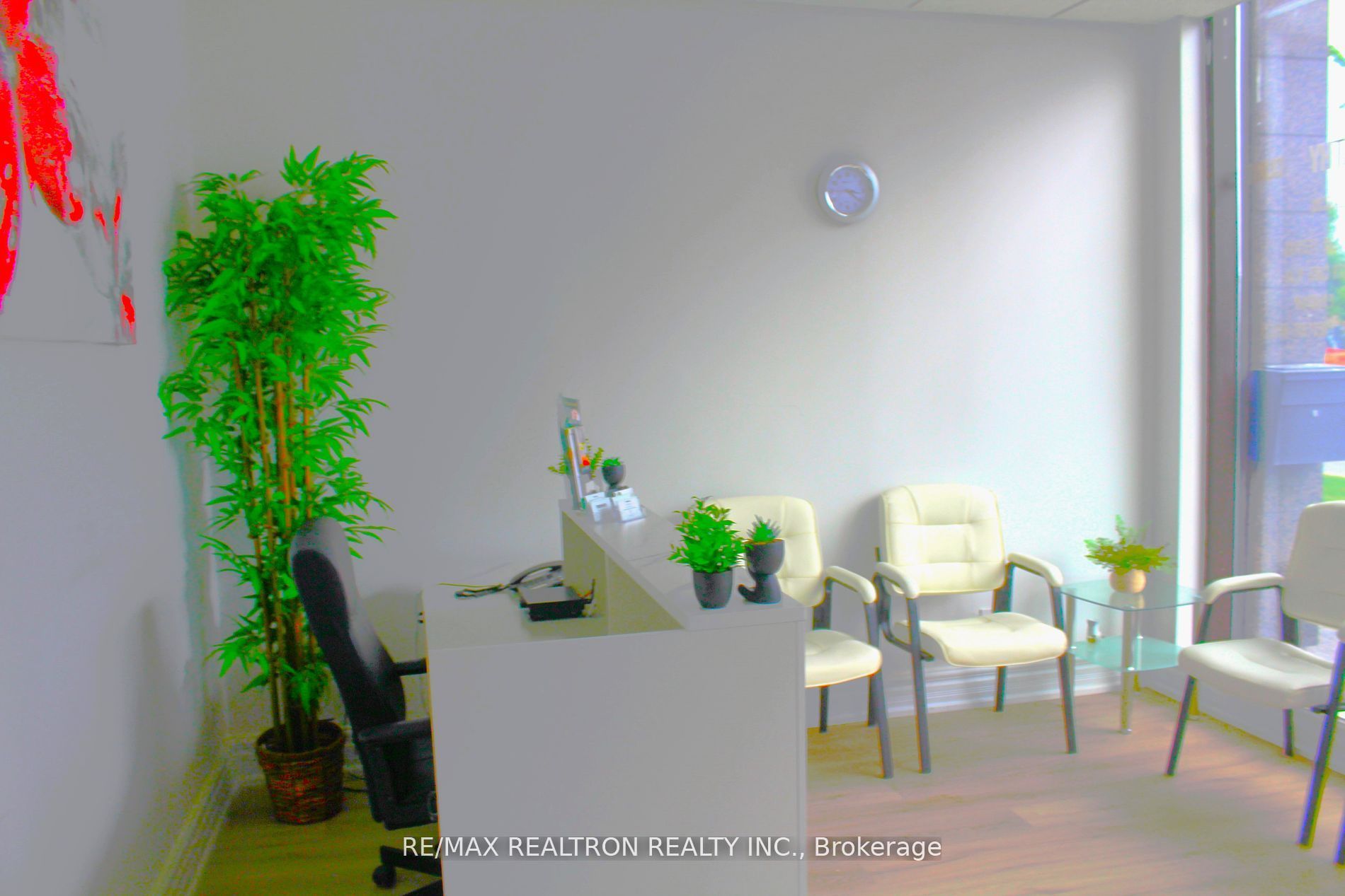 1 De Boers Dr Property Photo 5