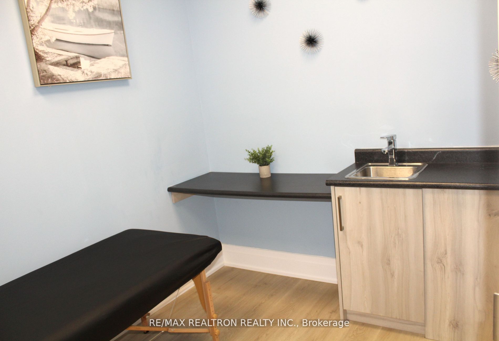 1 De Boers Dr Property Photo 10