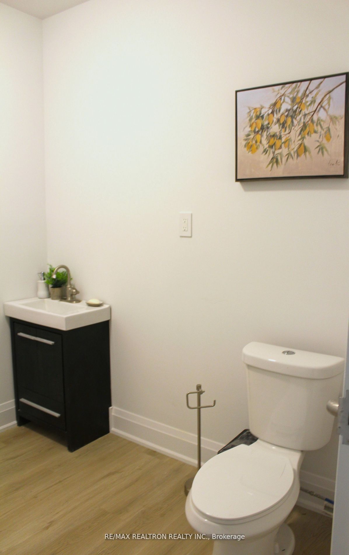 1 De Boers Dr Property Photo 13