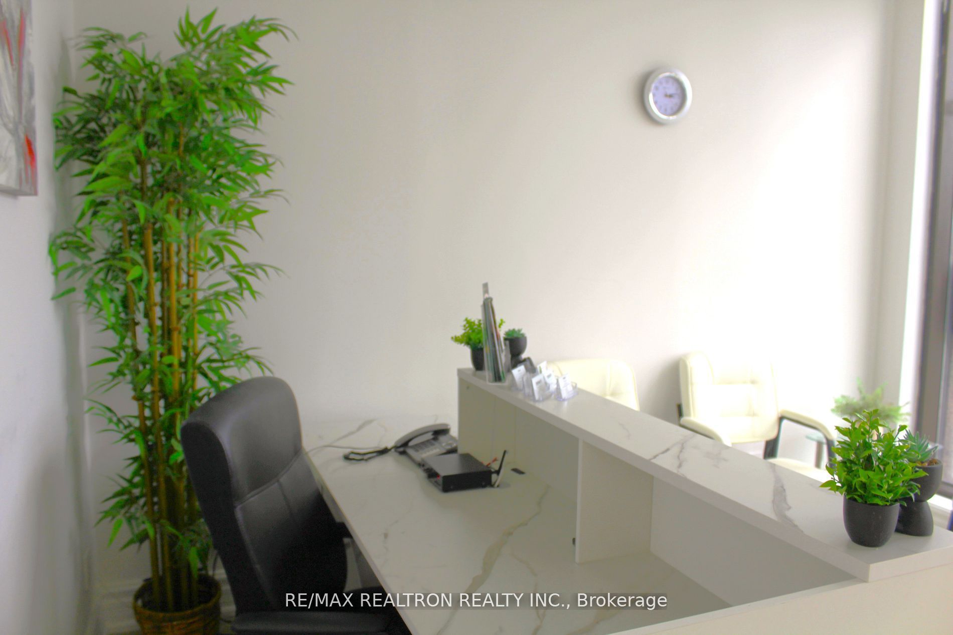 1 De Boers Dr Property Photo 23