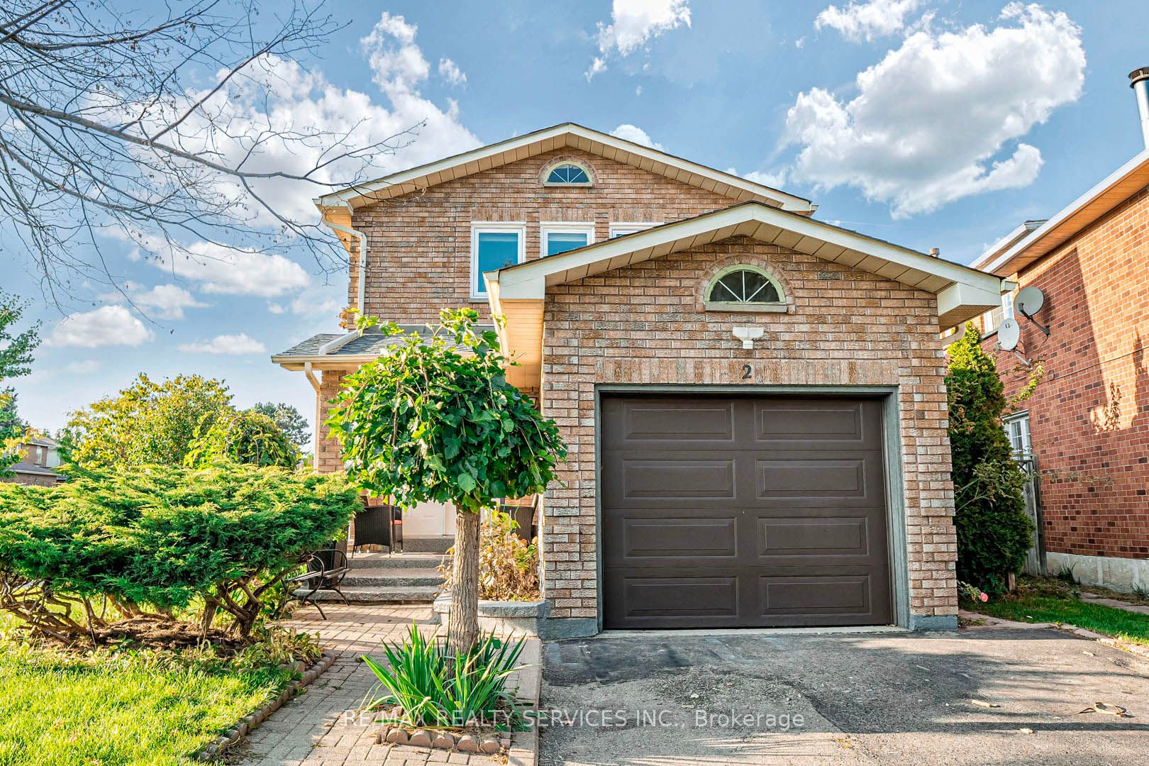 2 Langholm Crt Property Photo