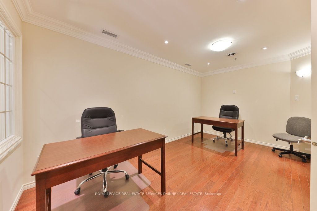#26 - 2861 Sherwood Heights Drive Property Photo 20