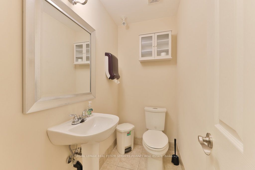#26 - 2861 Sherwood Heights Drive Property Photo 22