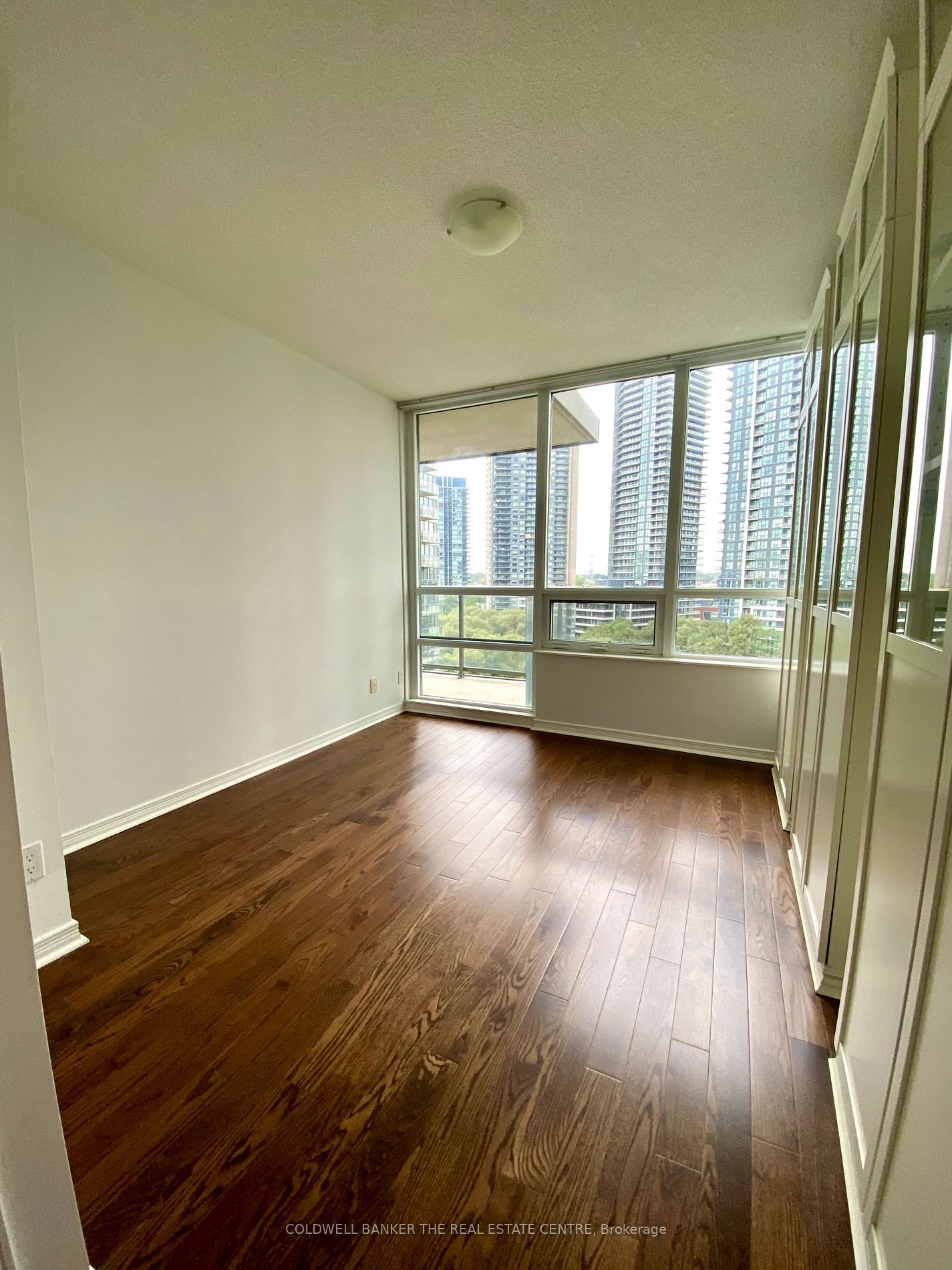 2240 Lake Shore Blvd W 04 Property Photo 3