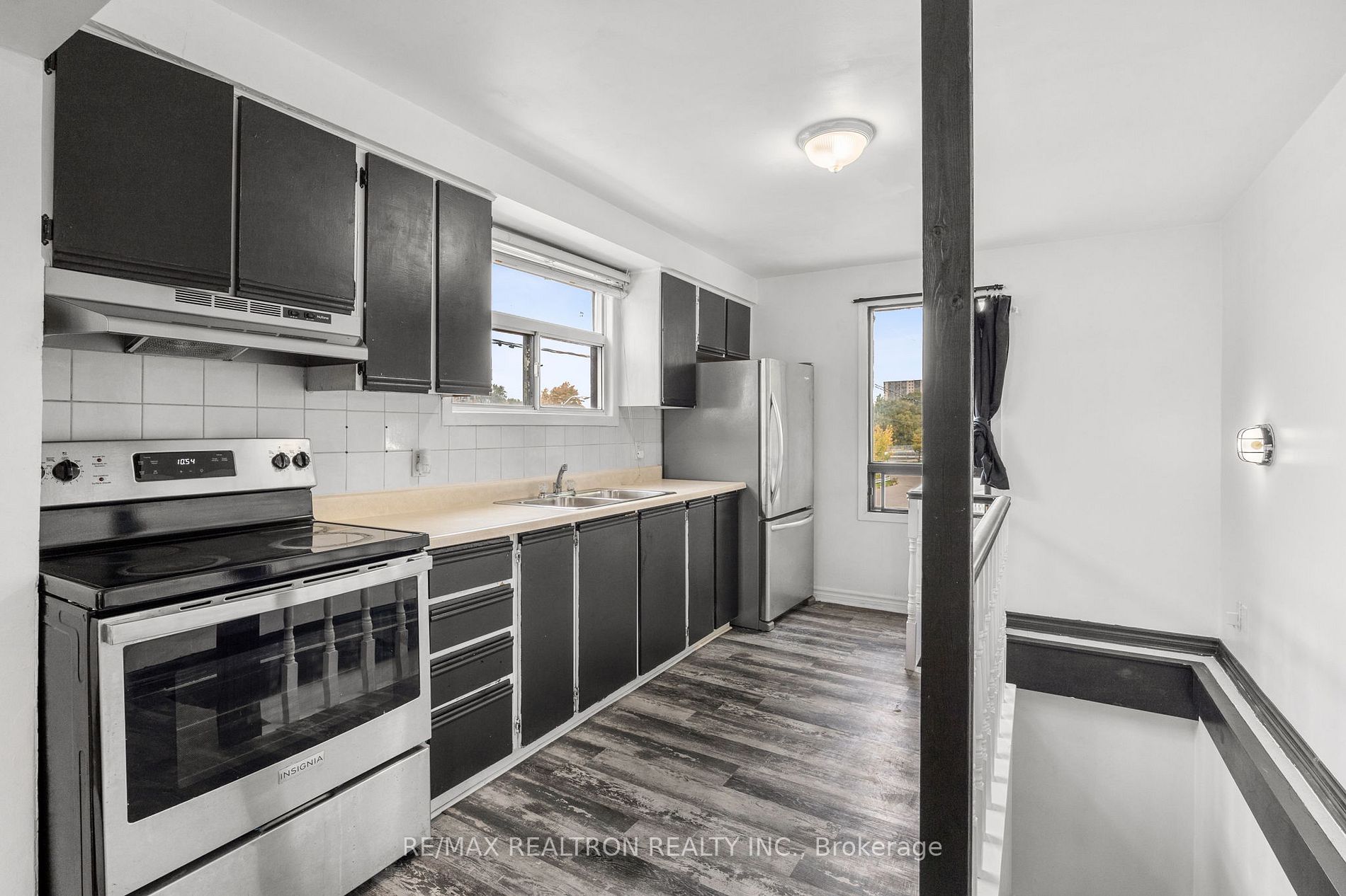 1631 Weston Rd Property Photo 2
