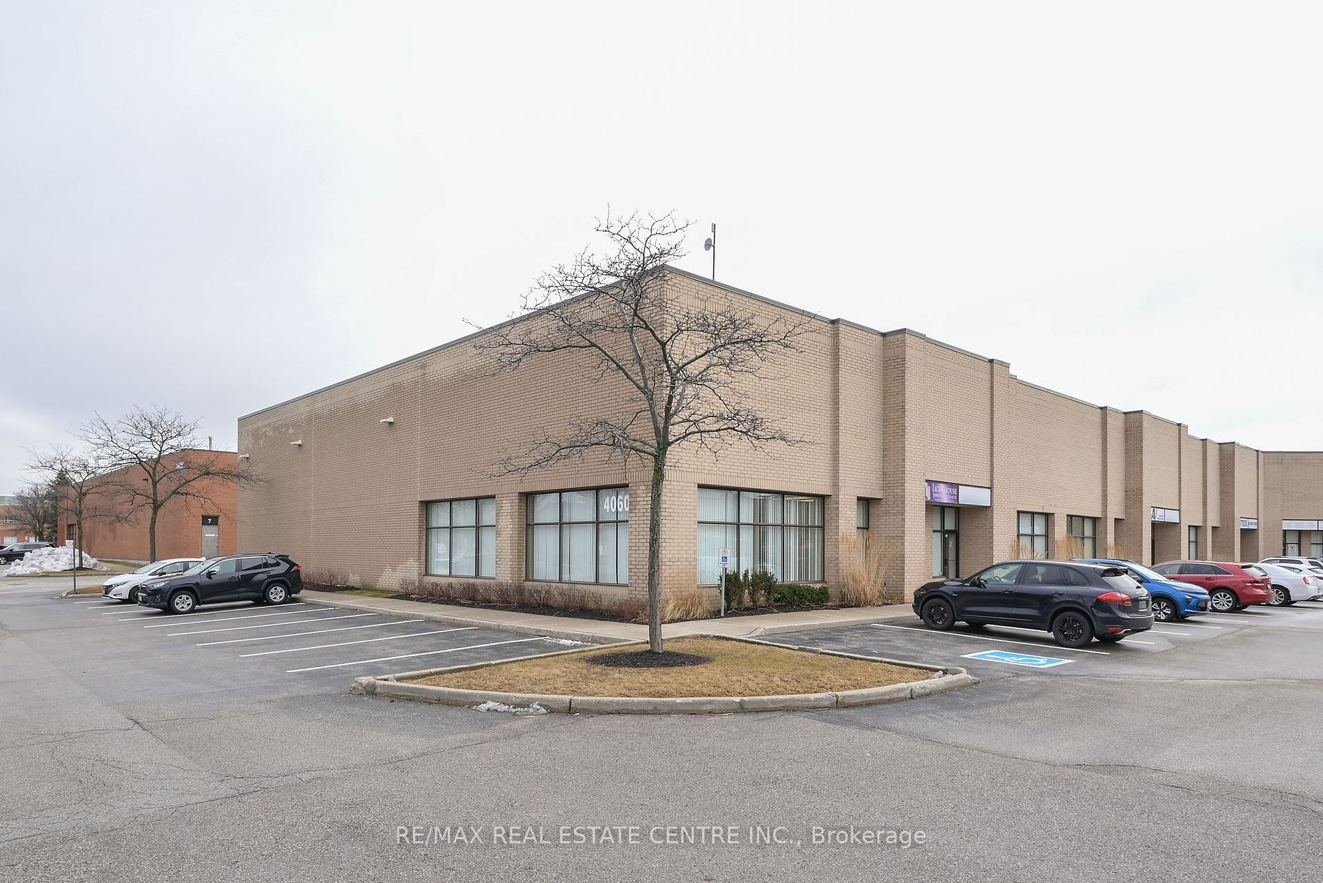 4060 Ridgeway Dr Property Photo