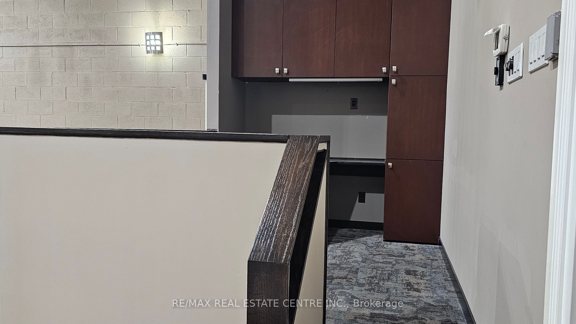 4060 Ridgeway Dr Property Photo 2