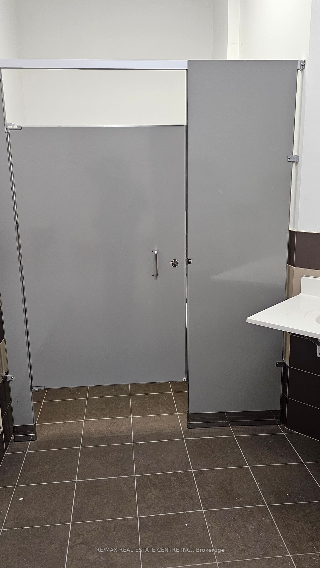 4060 Ridgeway Dr Property Photo 27